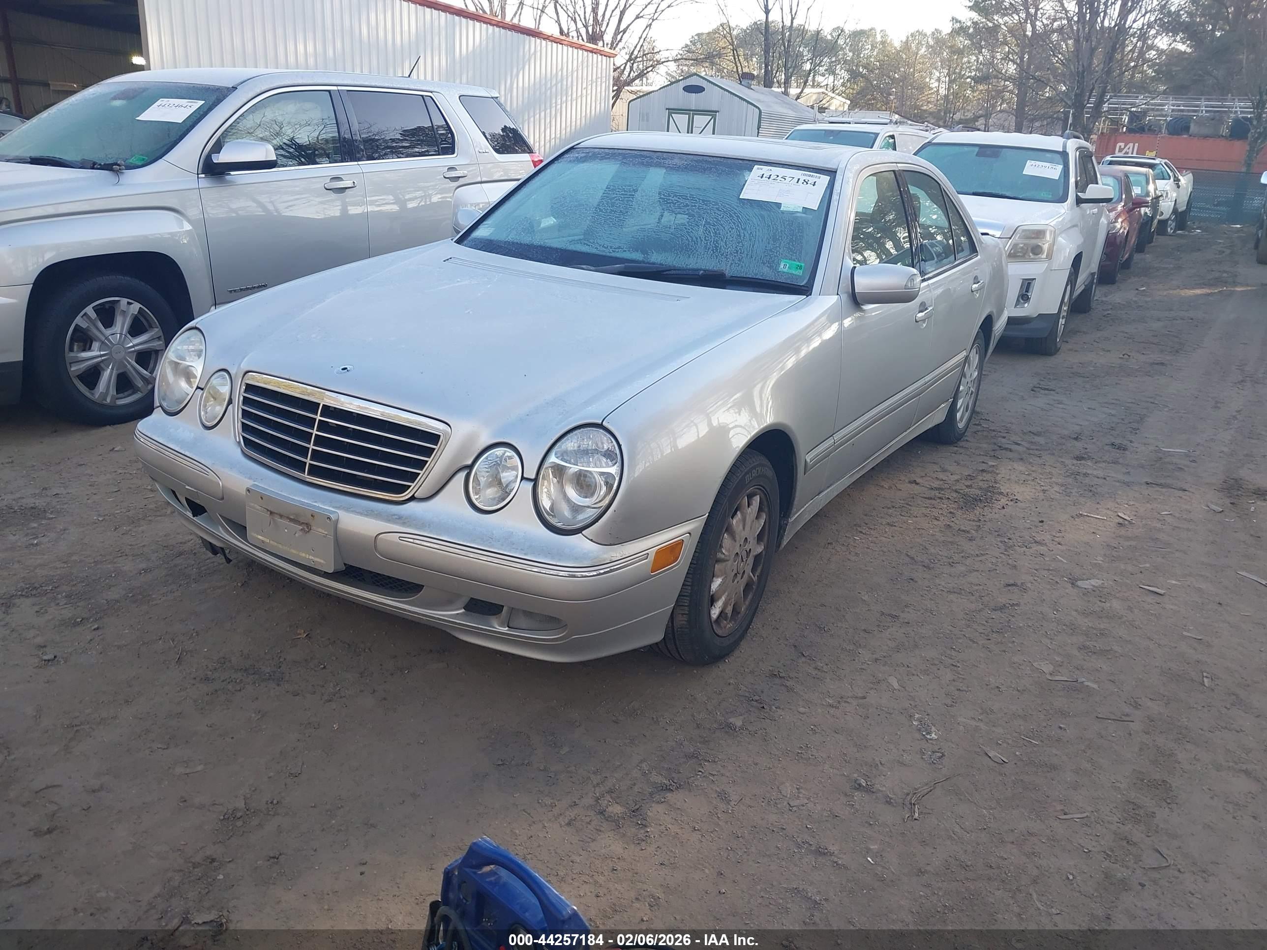 MERCEDES-BENZ E image 2