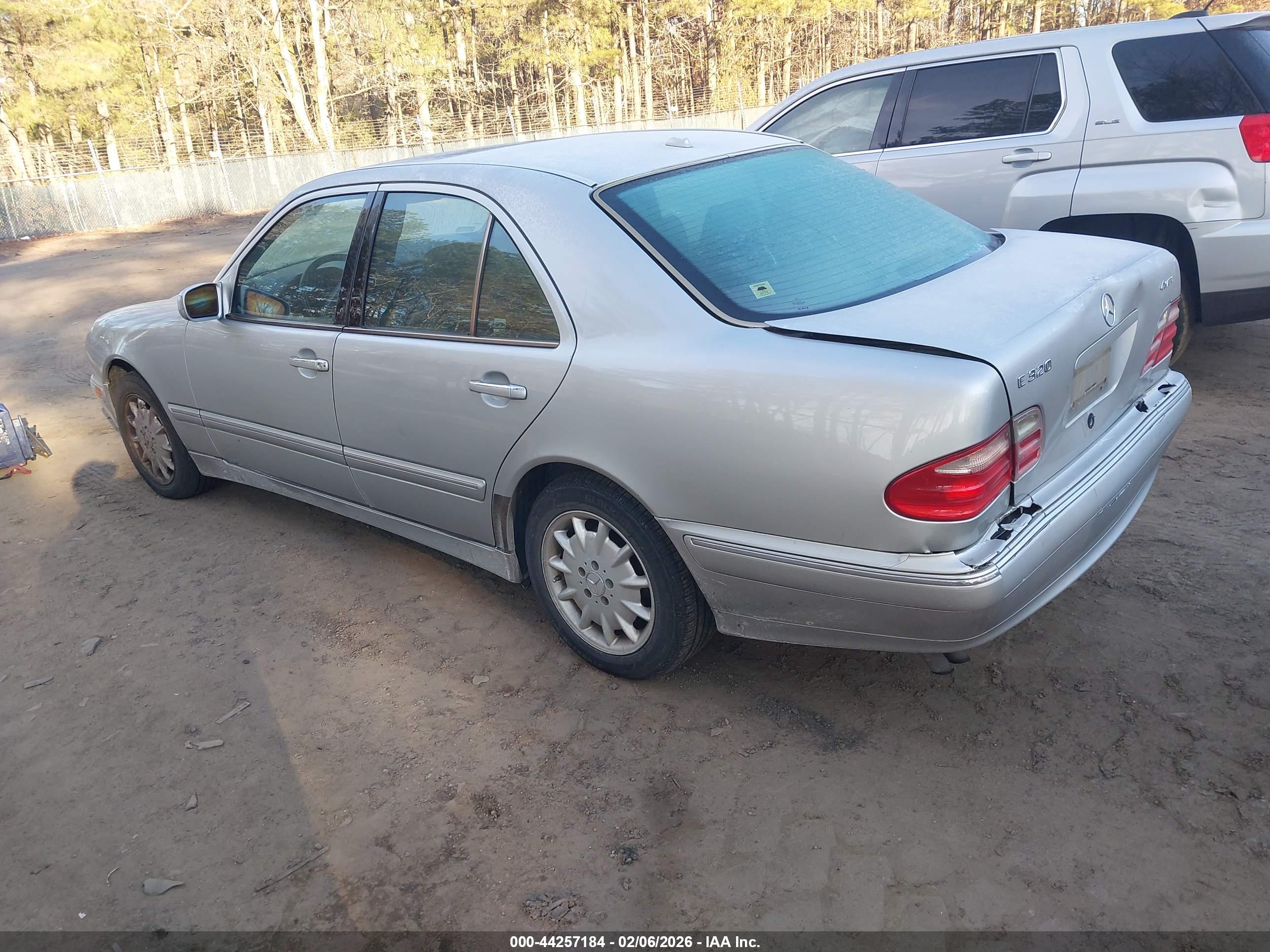 MERCEDES-BENZ E image 3