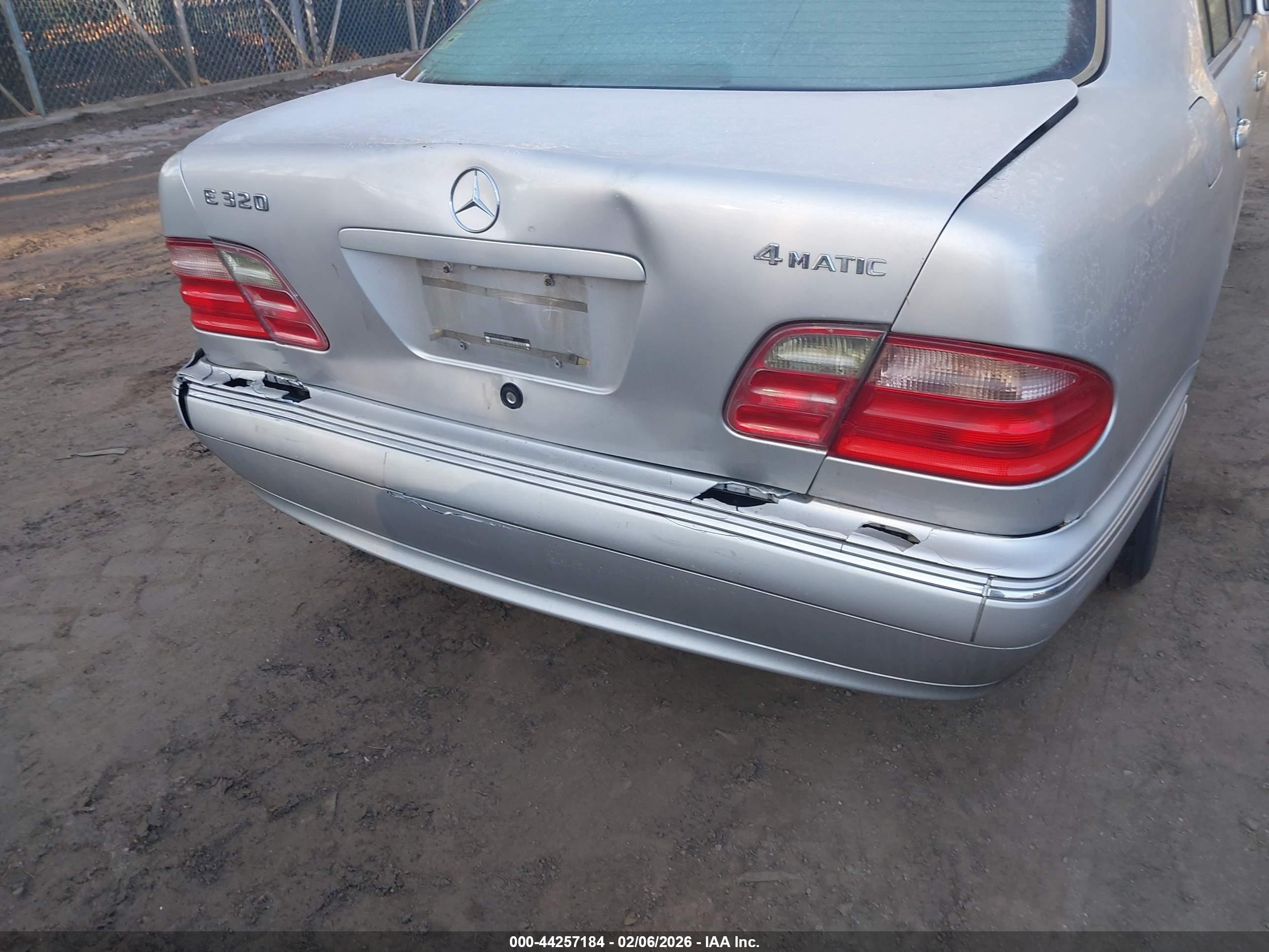 MERCEDES-BENZ E image 6