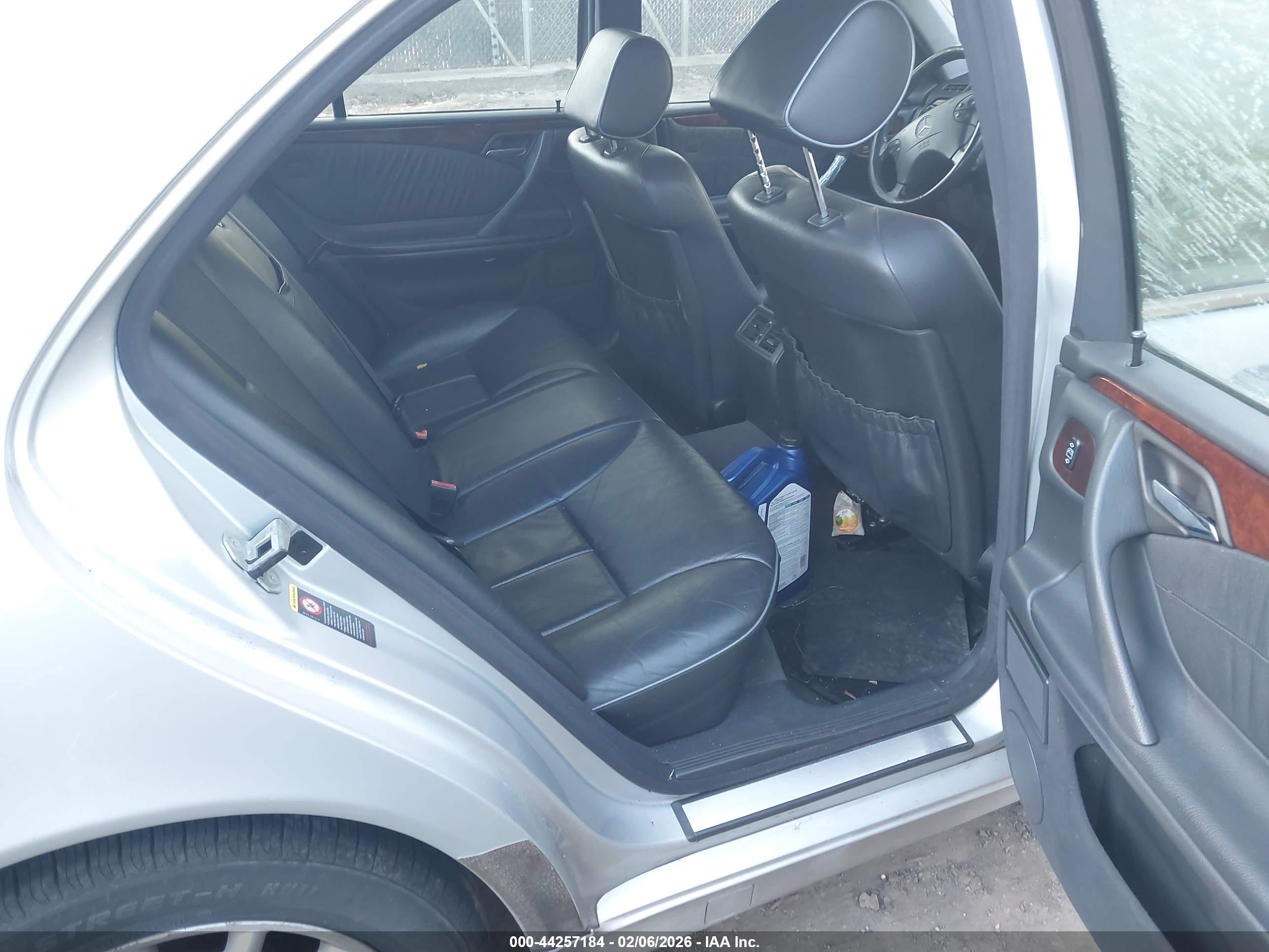 MERCEDES-BENZ E image 8