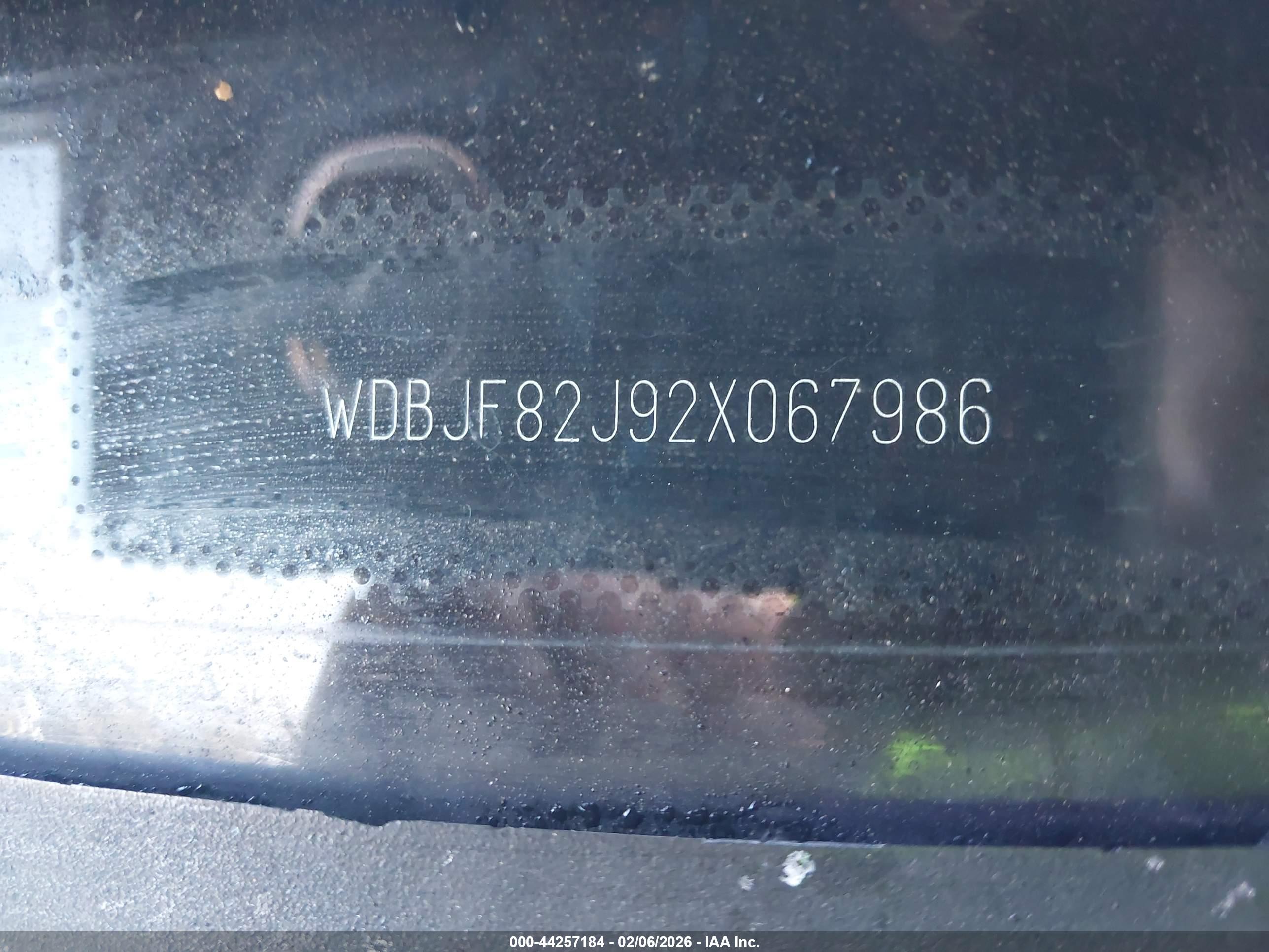 MERCEDES-BENZ E image 9