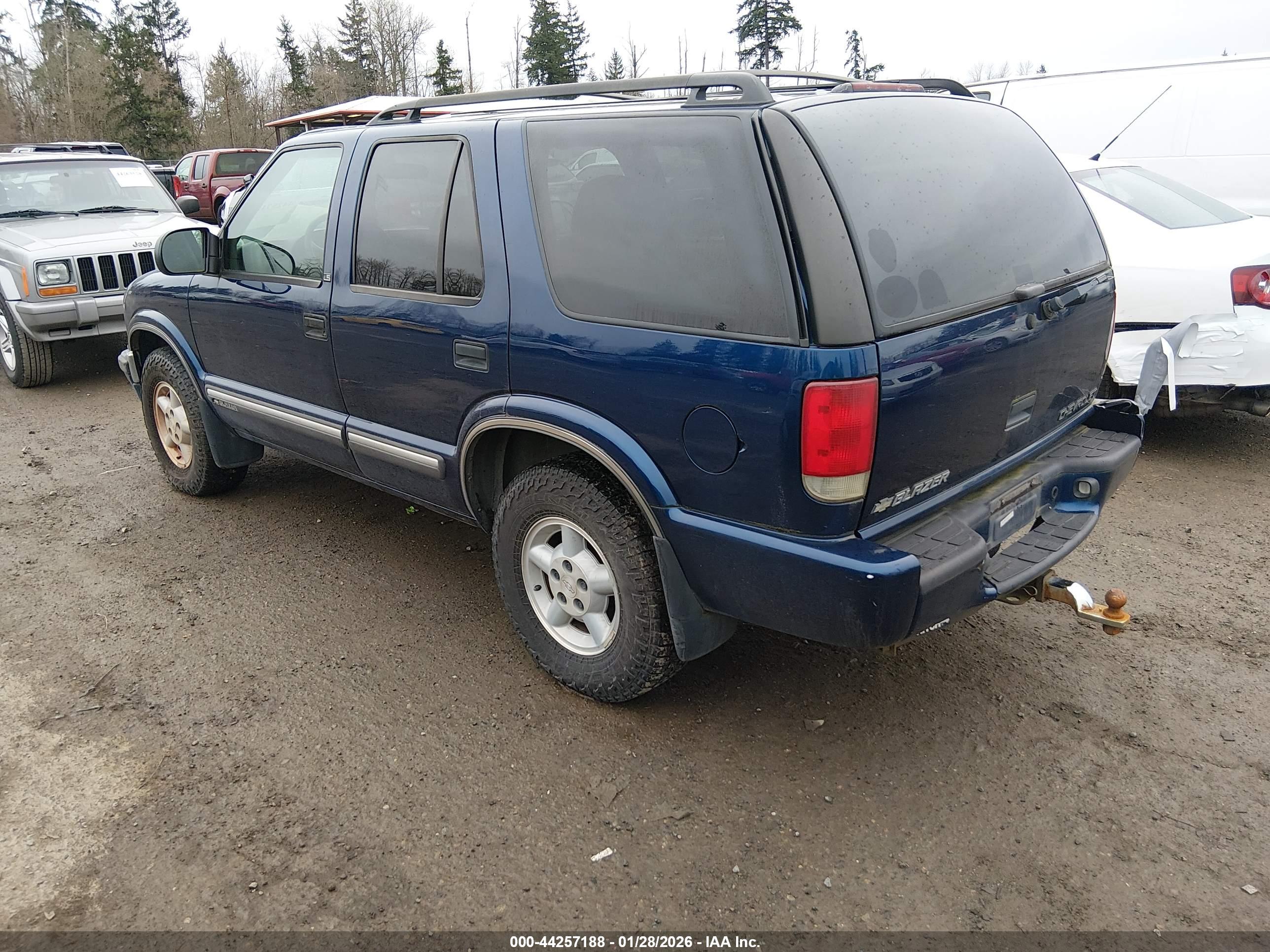 CHEVROLET BLAZER image 3