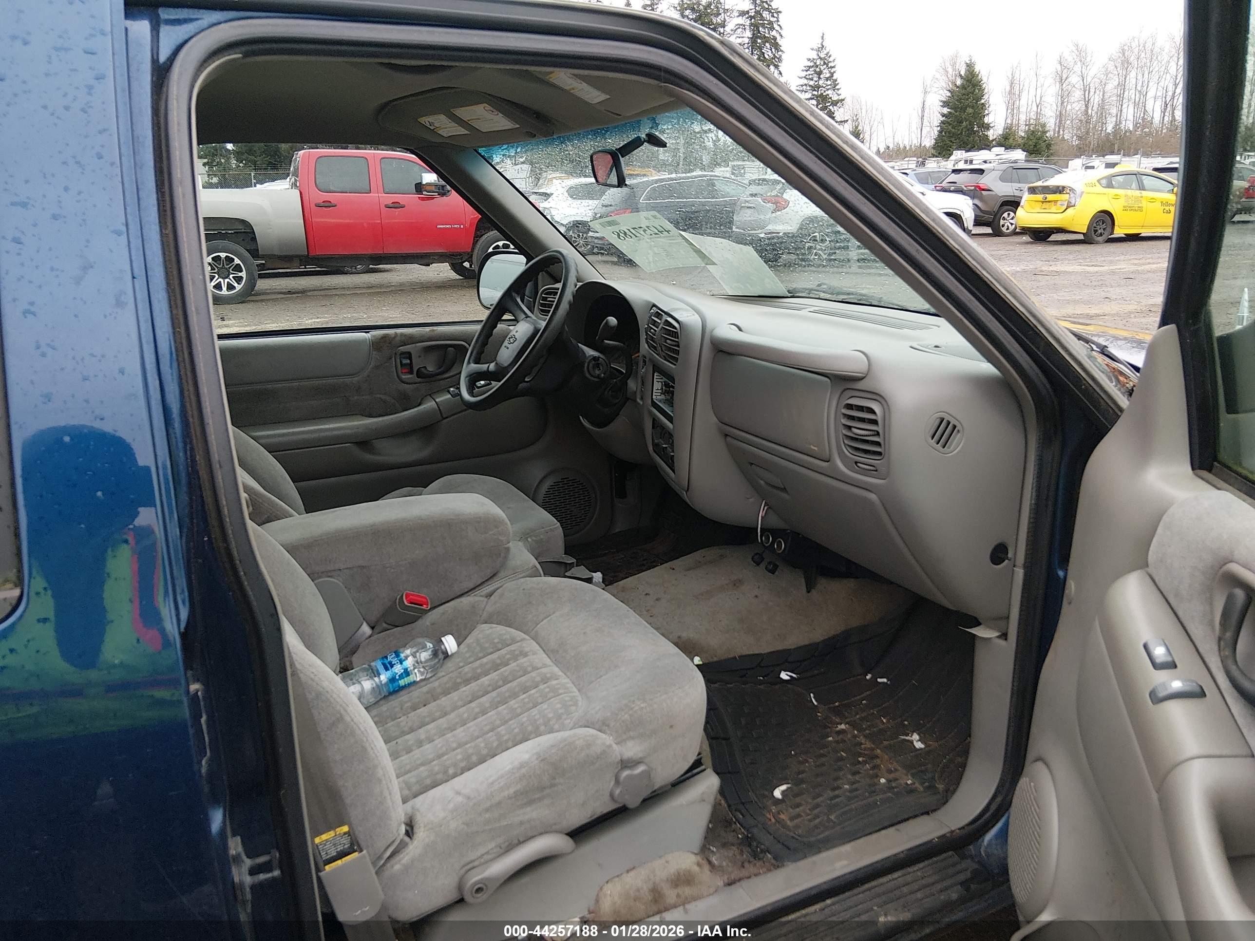 CHEVROLET BLAZER image 5