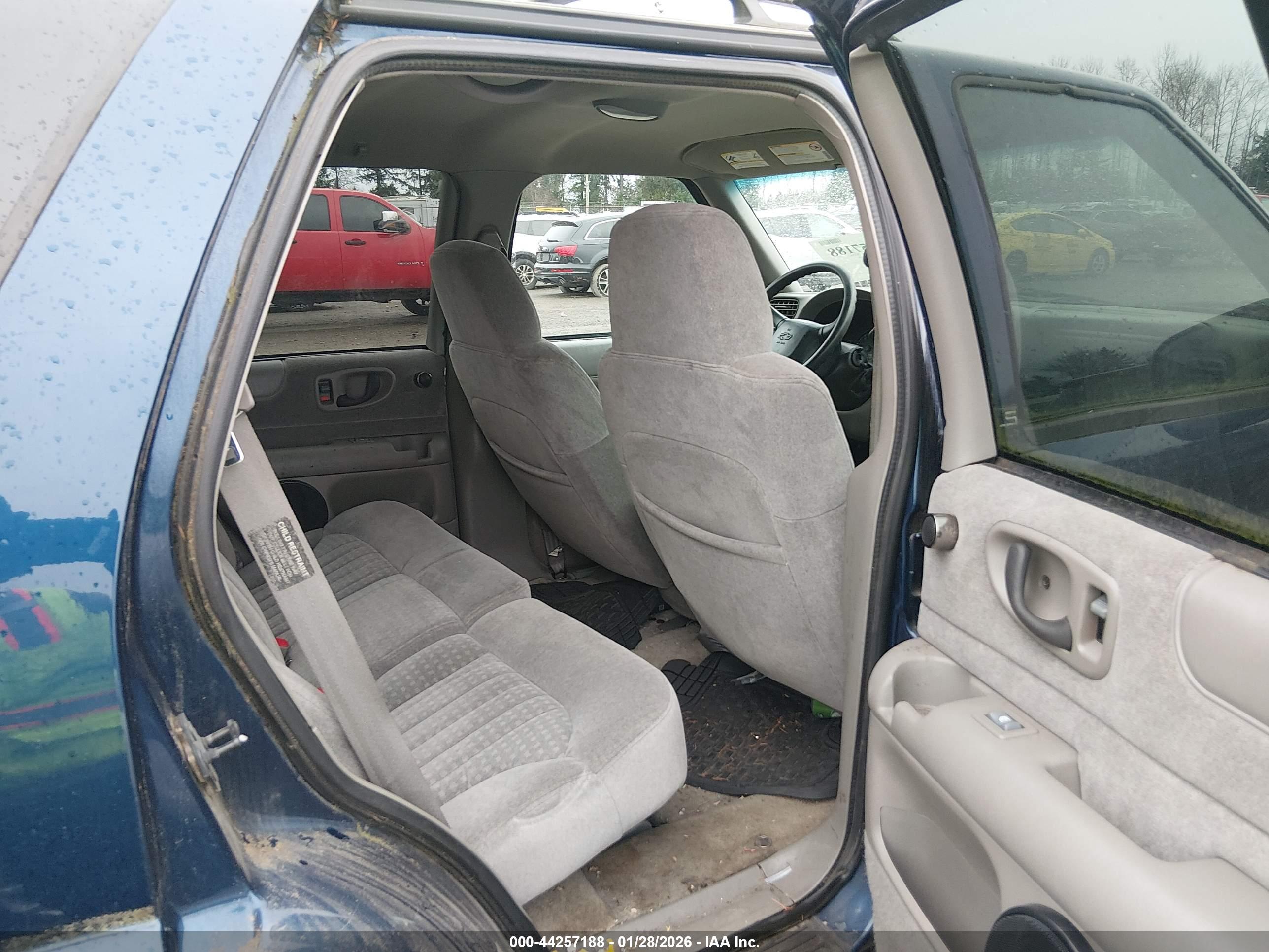CHEVROLET BLAZER image 8