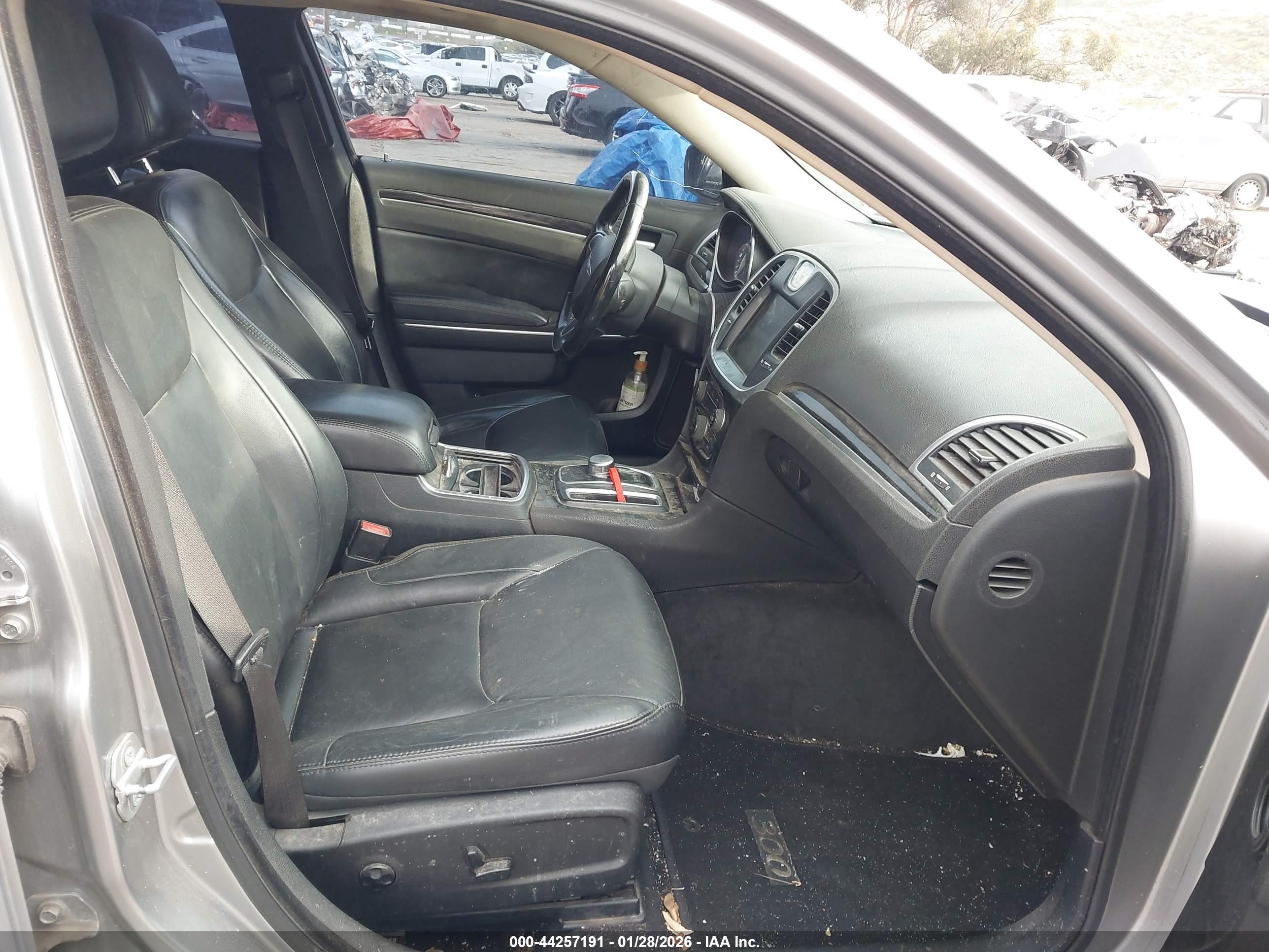 CHRYSLER 300 image 5