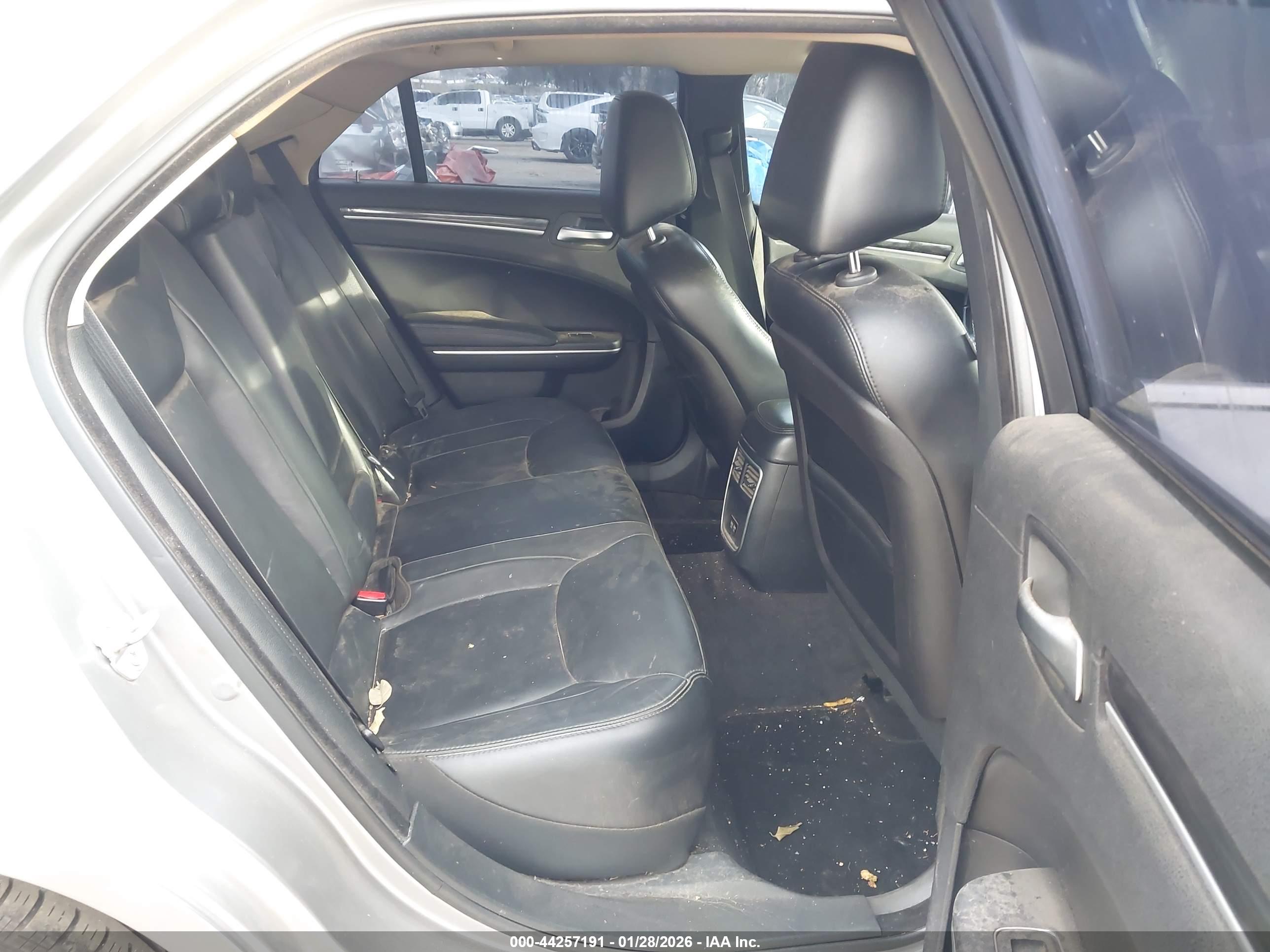 CHRYSLER 300 image 8