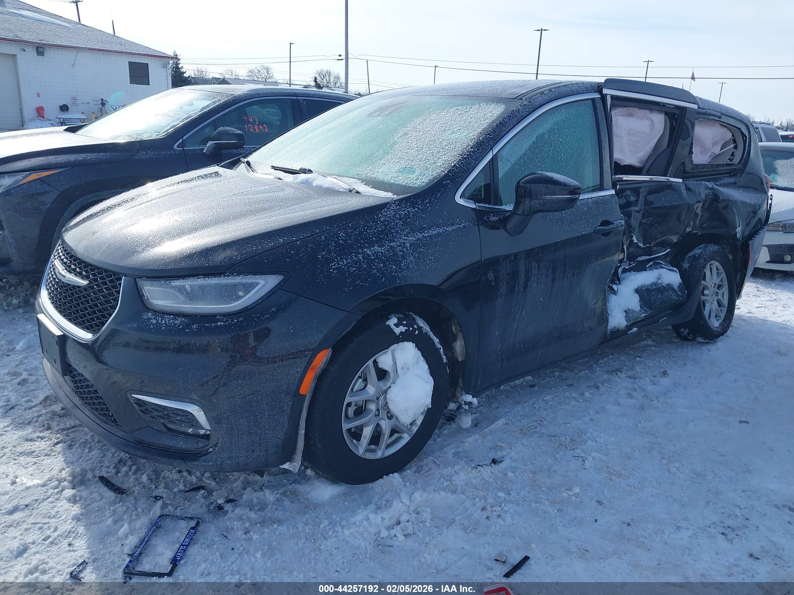 CHRYSLER PACIFICA image 2