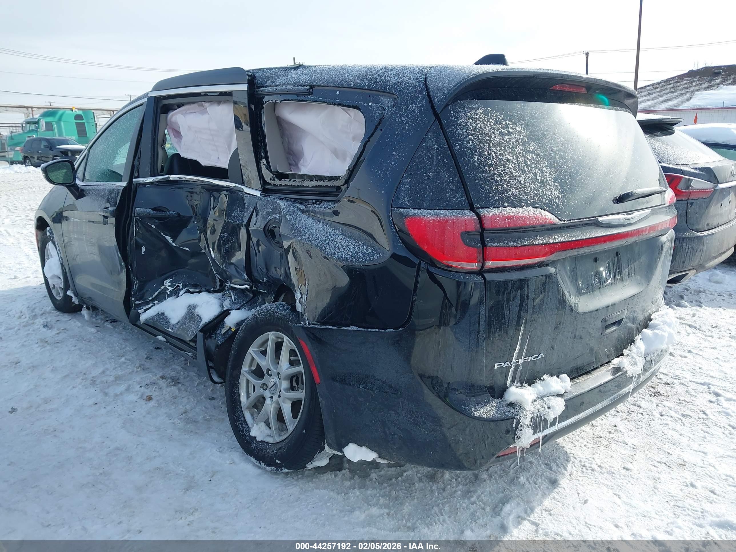 CHRYSLER PACIFICA image 3