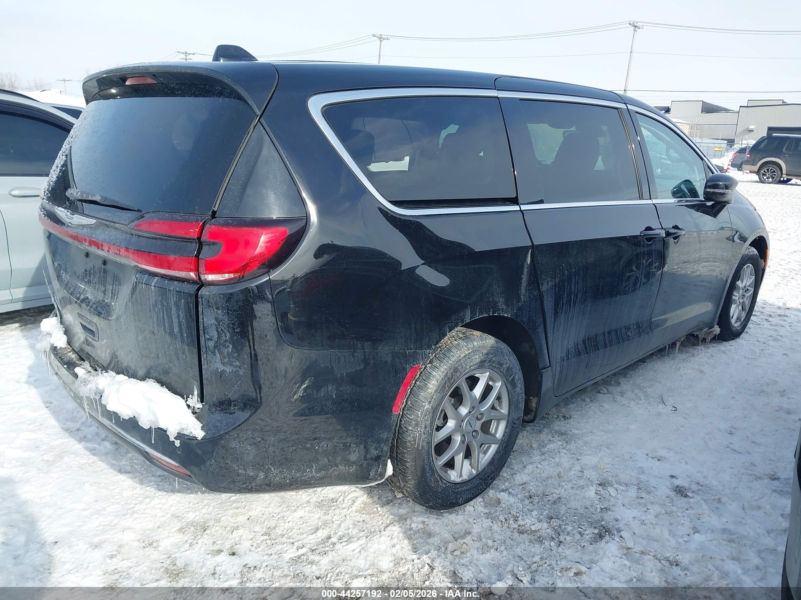 CHRYSLER PACIFICA image 4