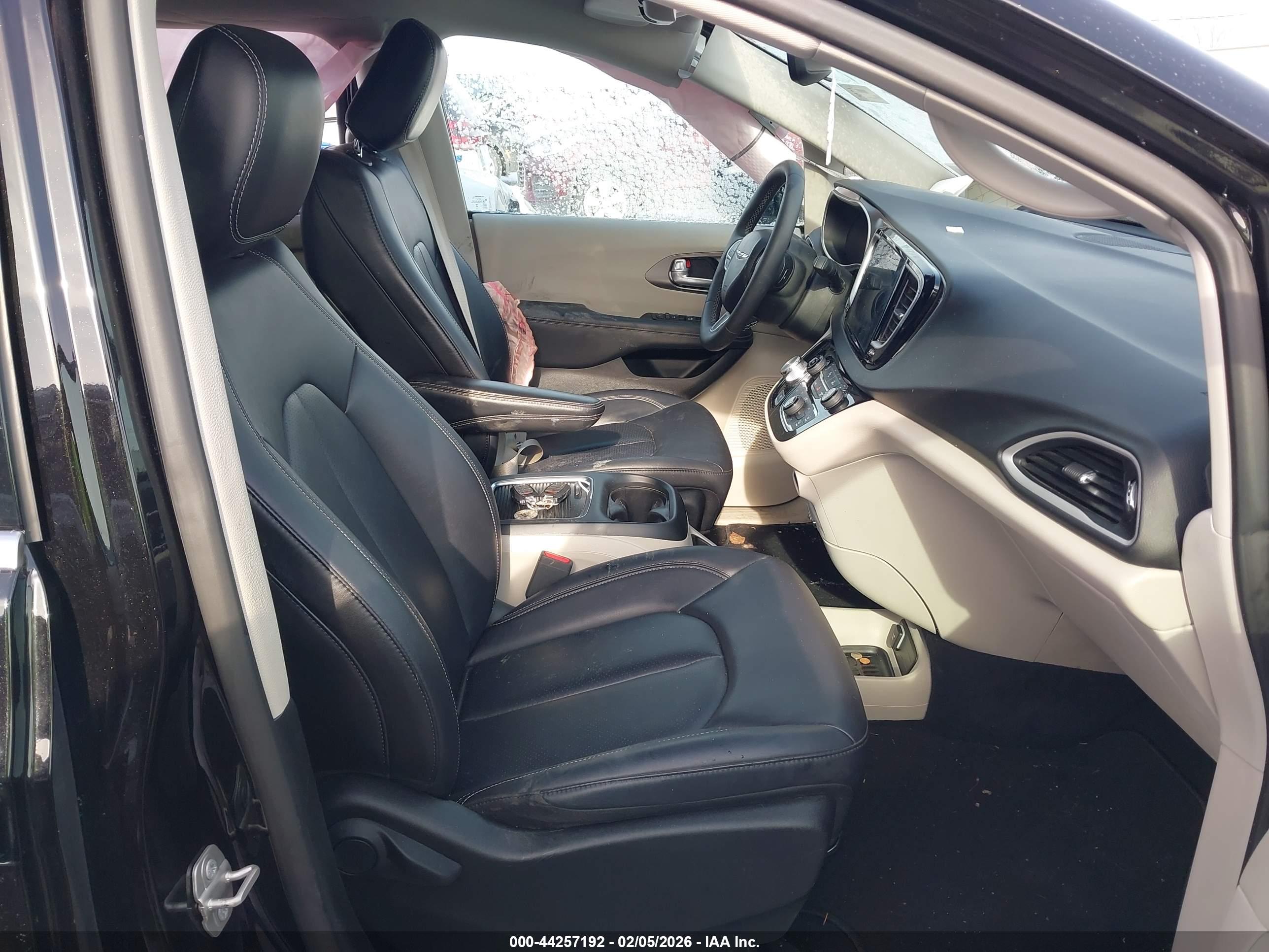 CHRYSLER PACIFICA image 5