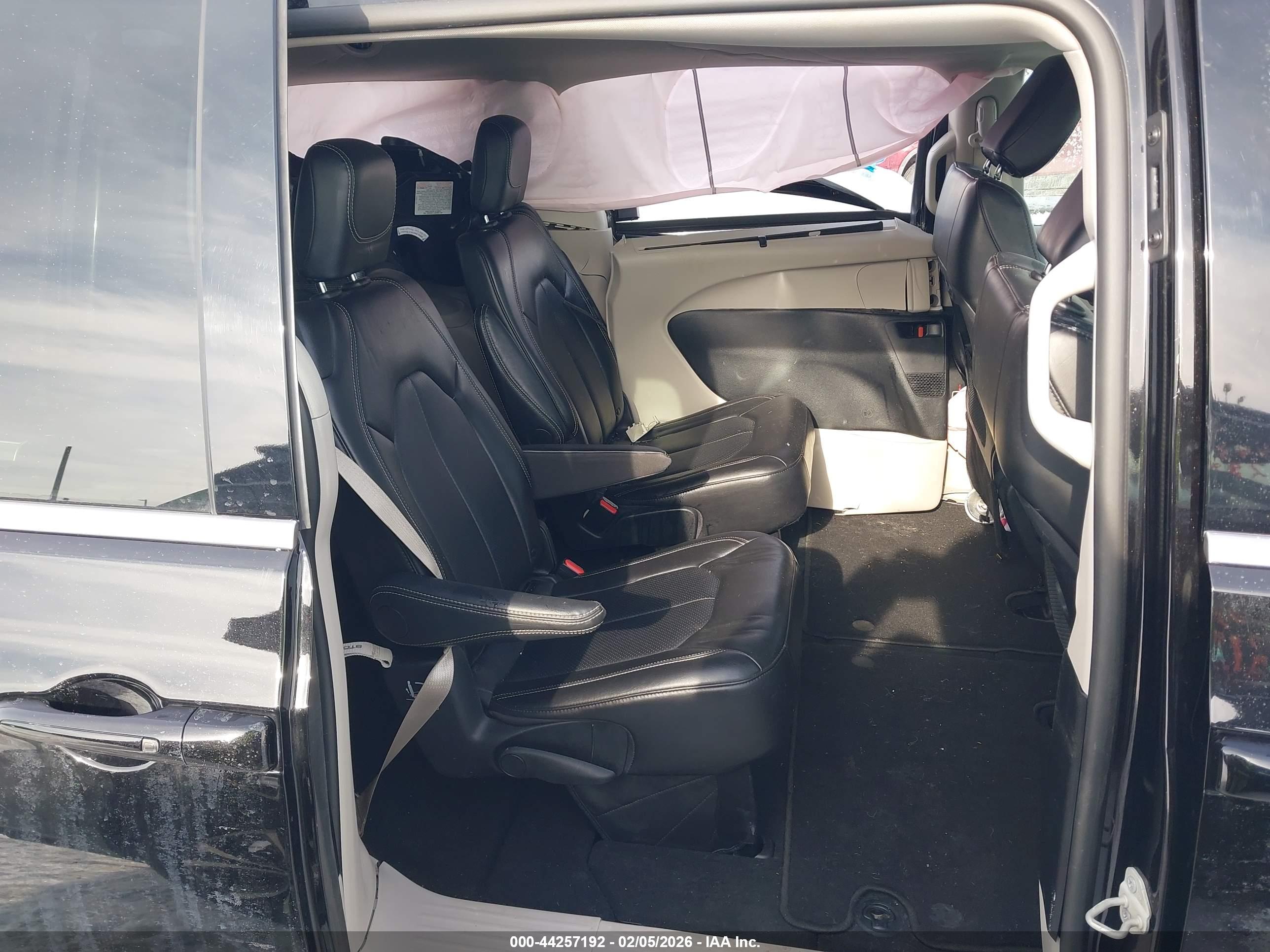 CHRYSLER PACIFICA image 8
