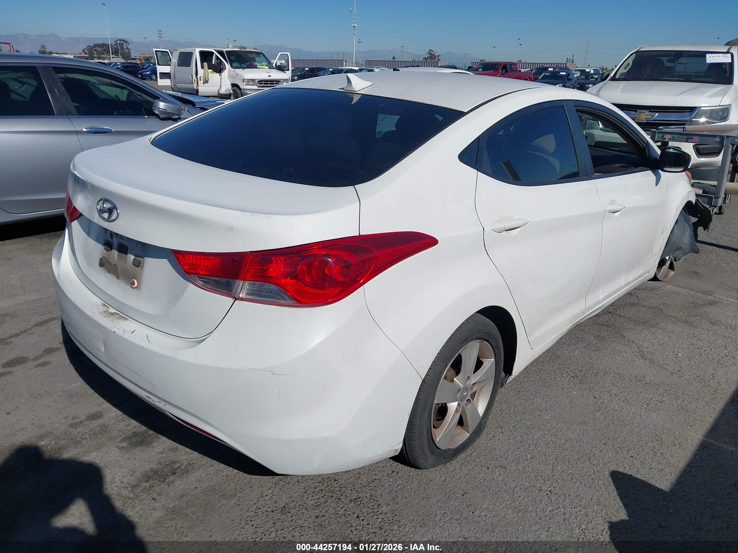 HYUNDAI ELANTRA image 4