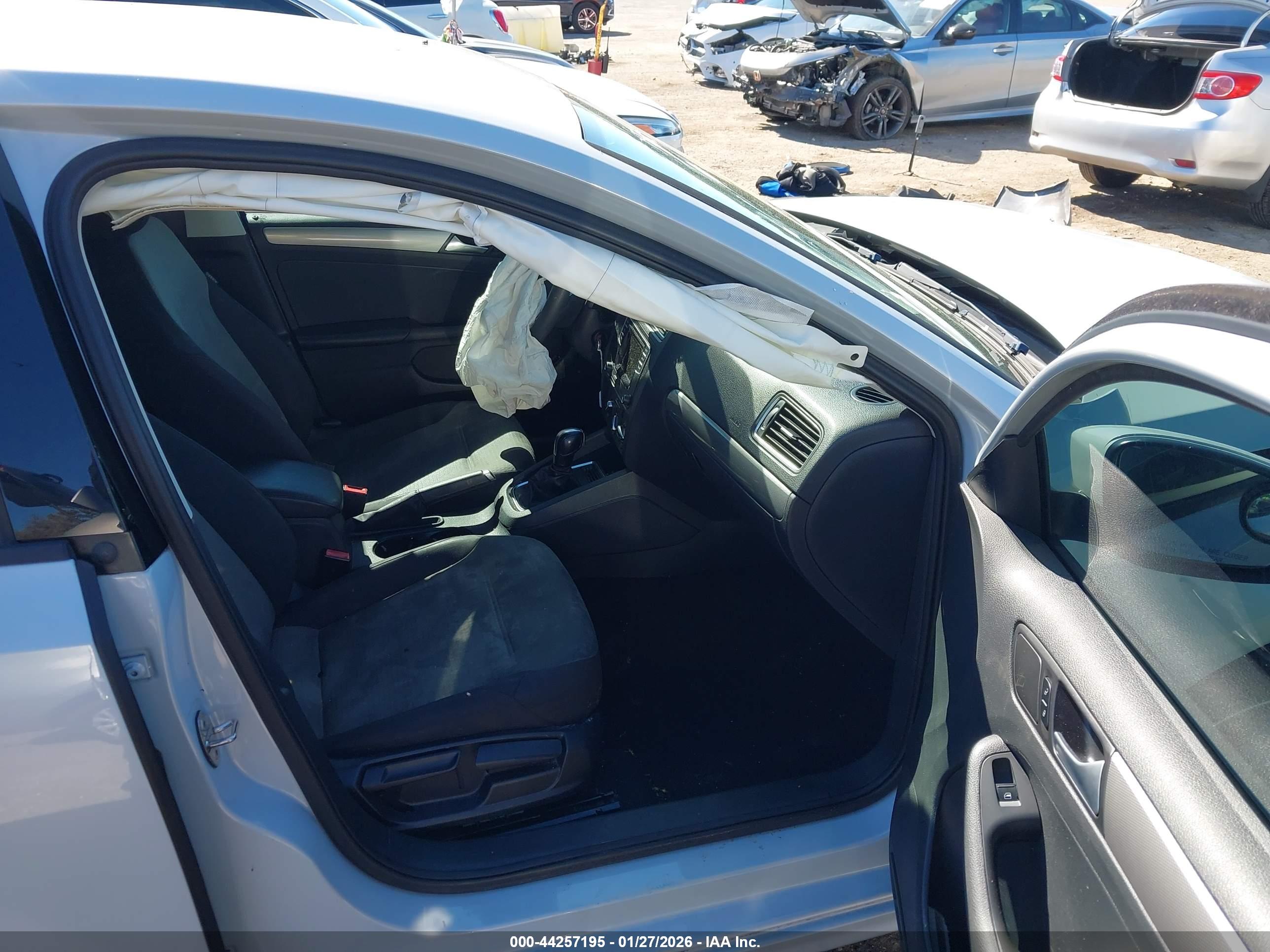 VOLKSWAGEN JETTA image 5