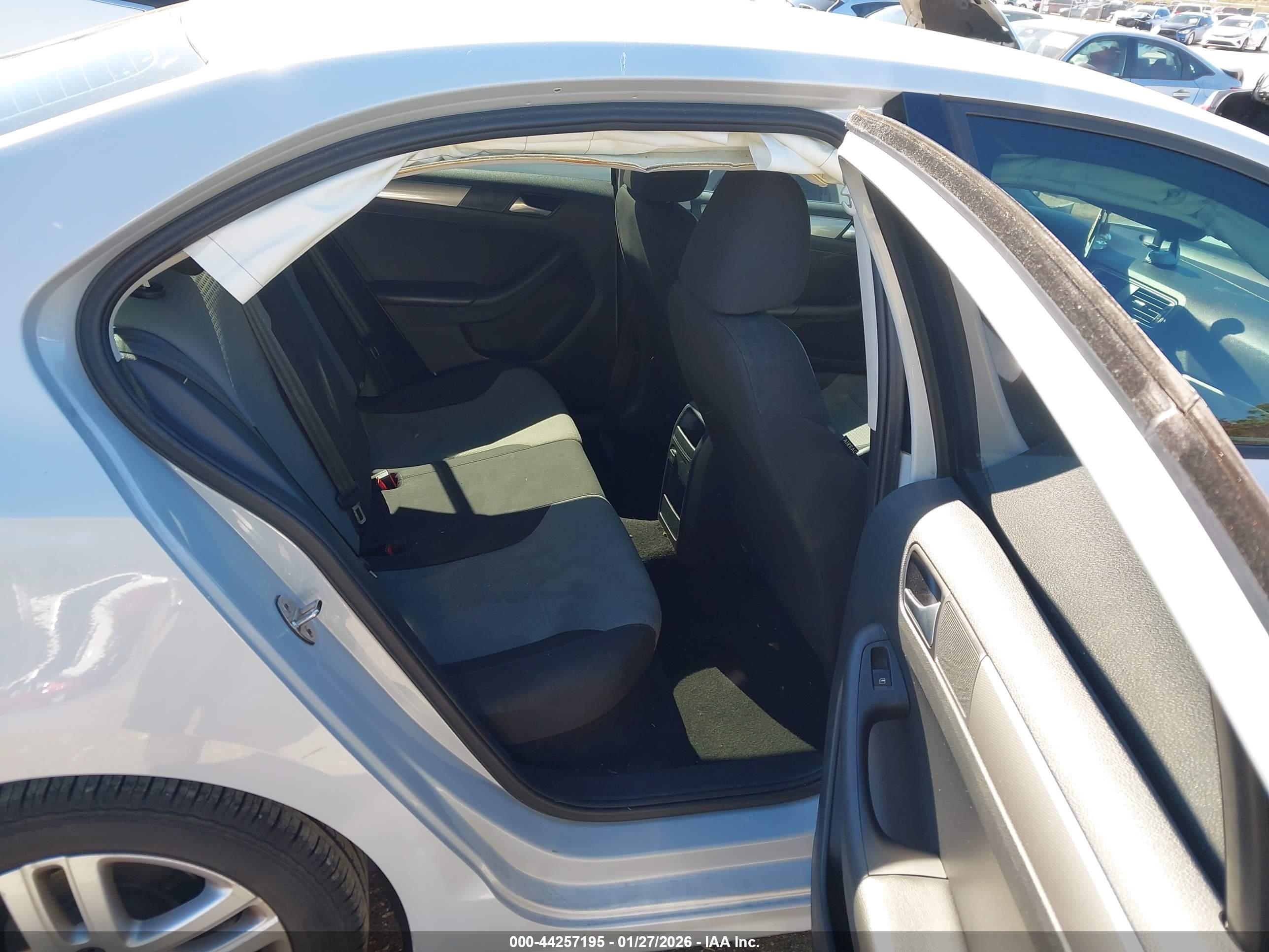 VOLKSWAGEN JETTA image 8