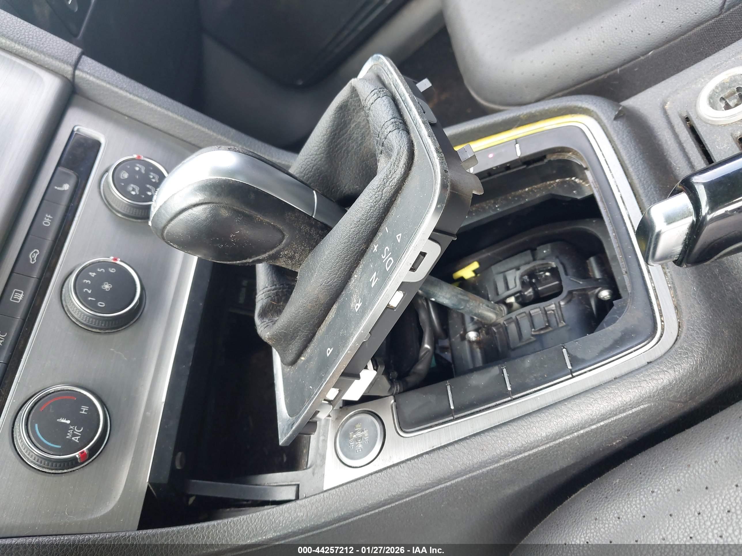 VOLKSWAGEN GOLF image 6
