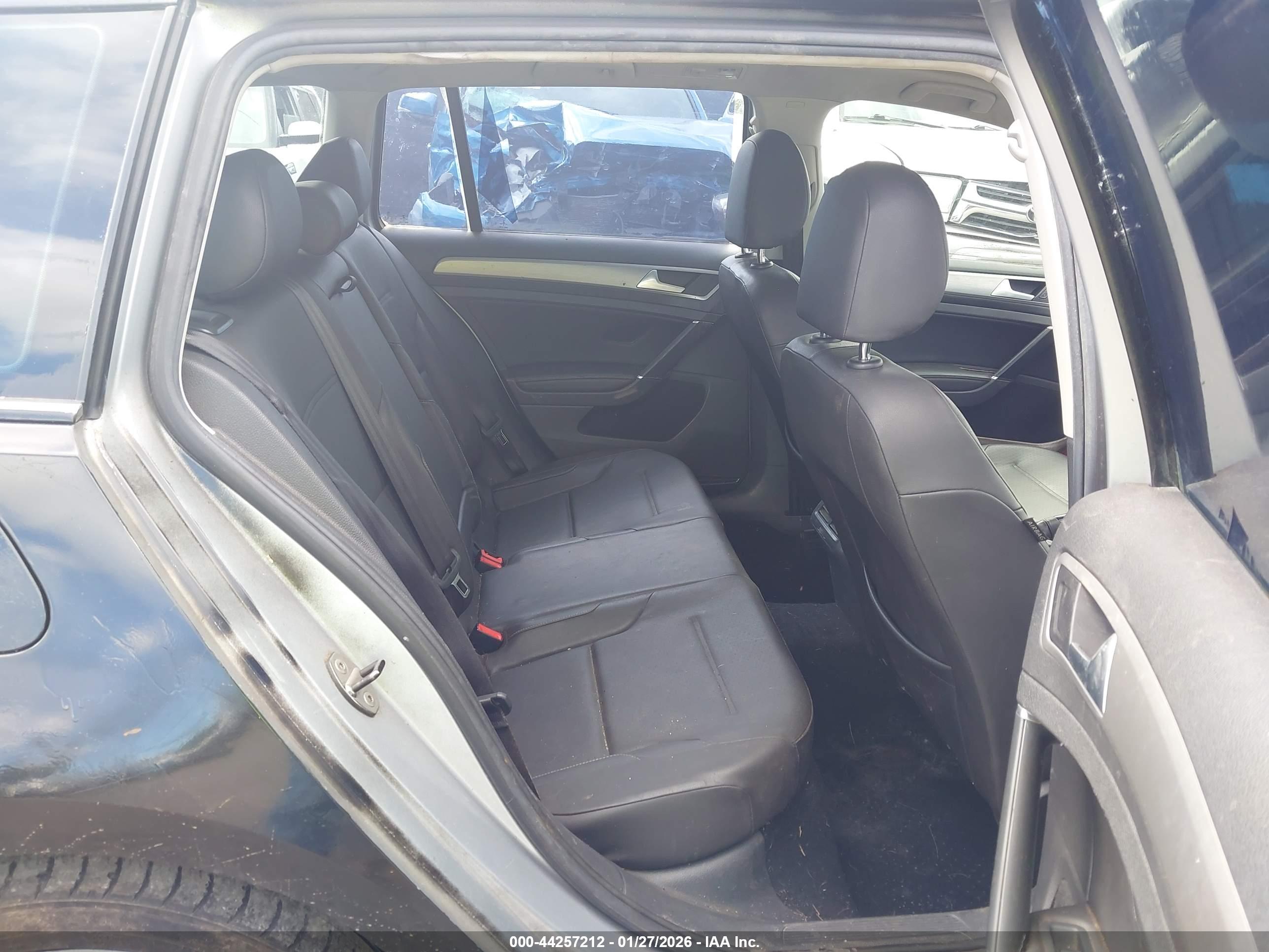 VOLKSWAGEN GOLF image 8