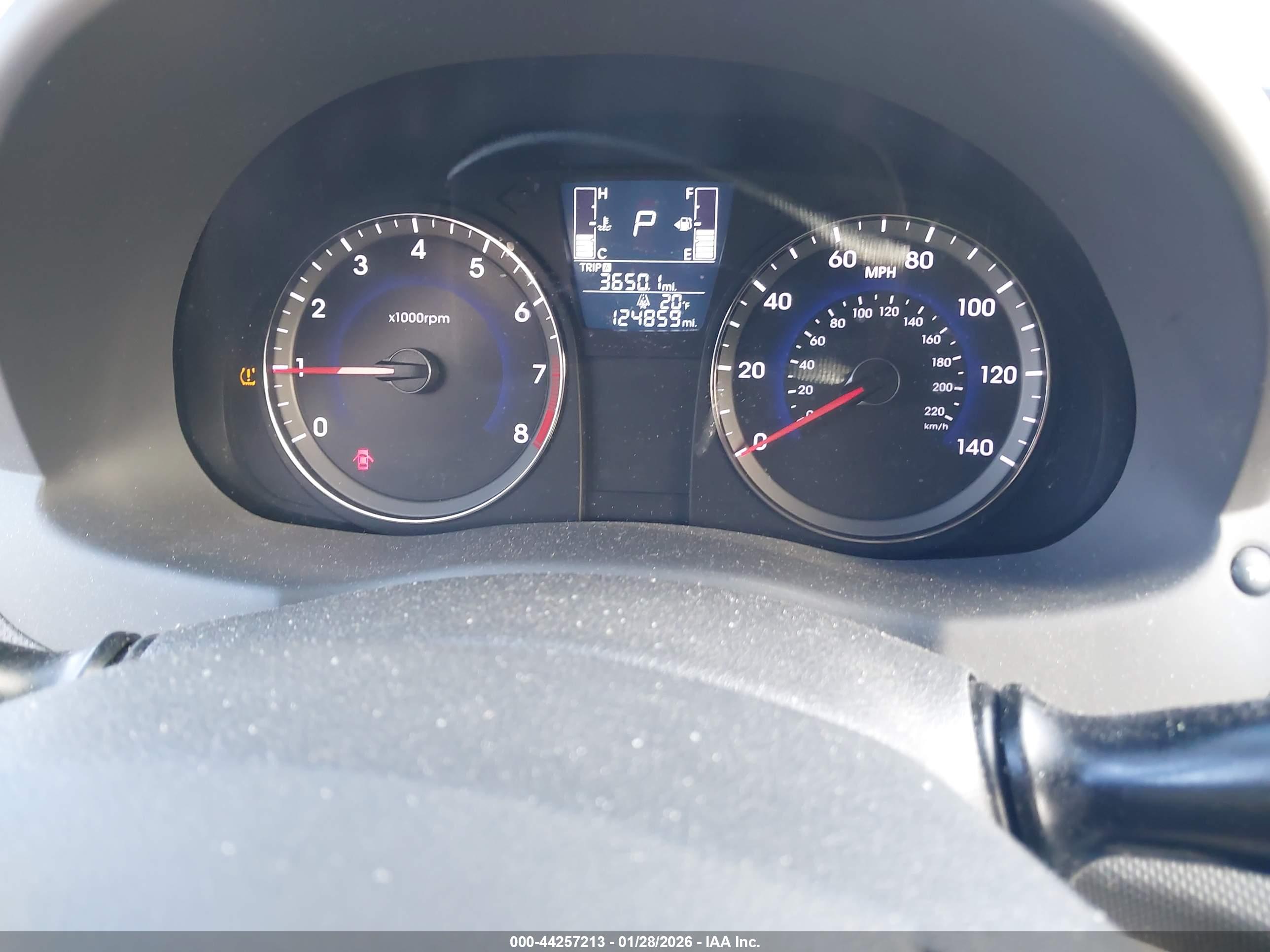 HYUNDAI ACCENT image 7
