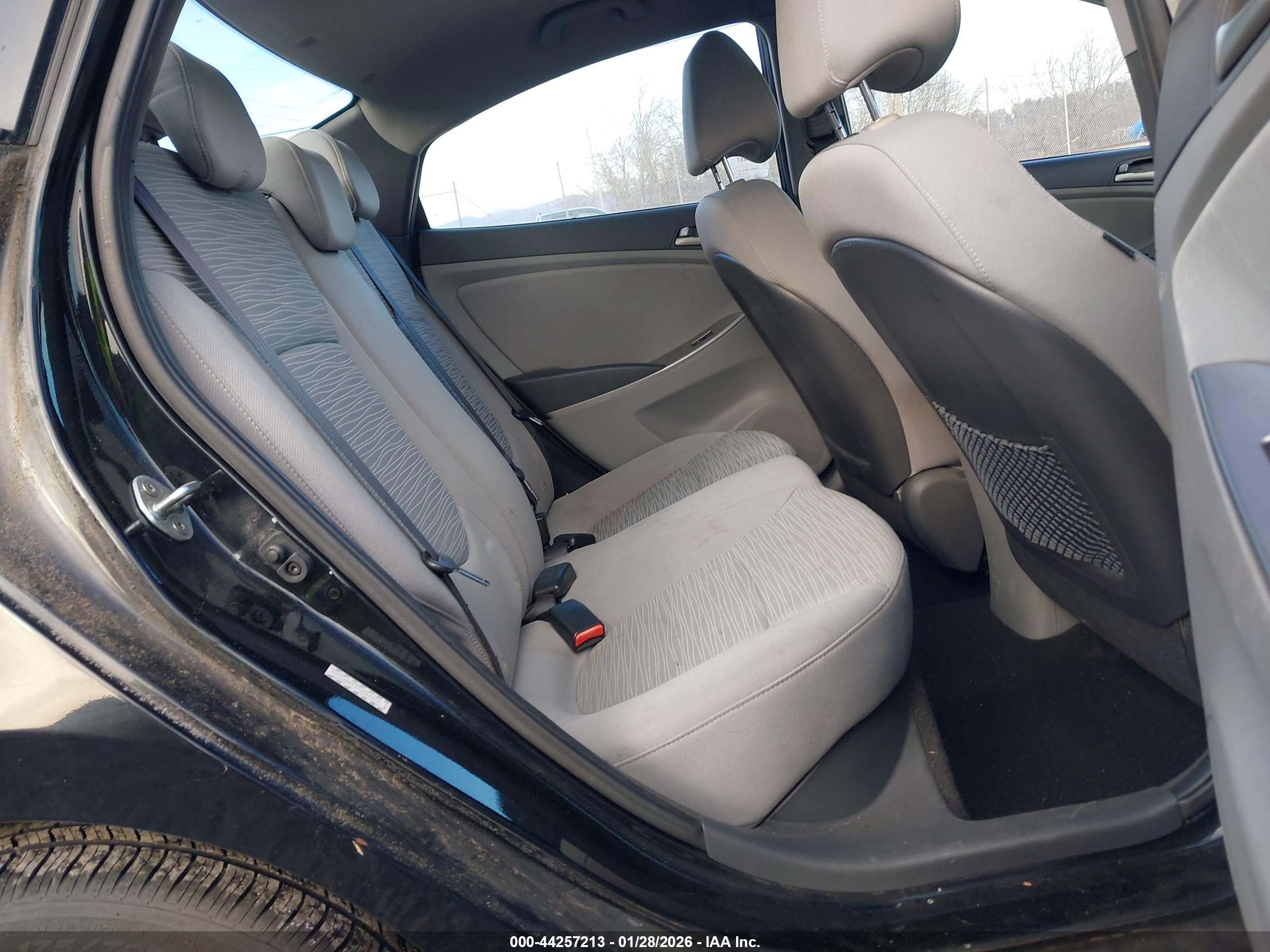 HYUNDAI ACCENT image 8