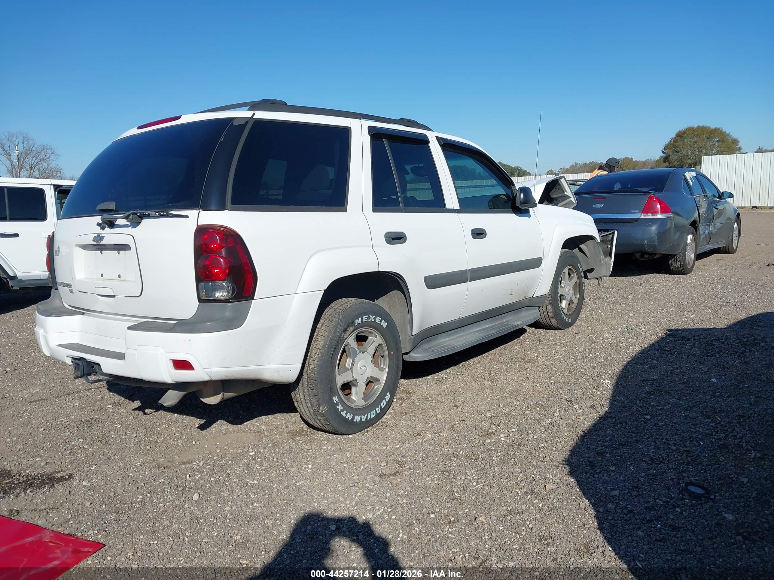 CHEVROLET TRAILBLAZER image 4