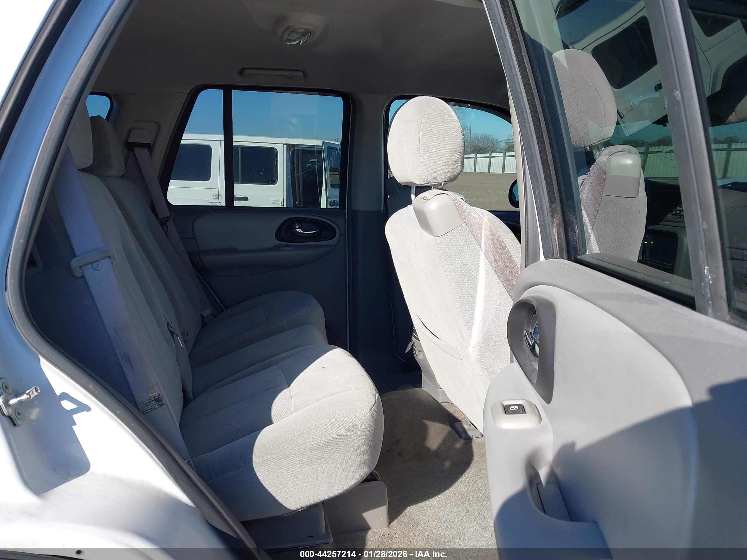 CHEVROLET TRAILBLAZER image 8