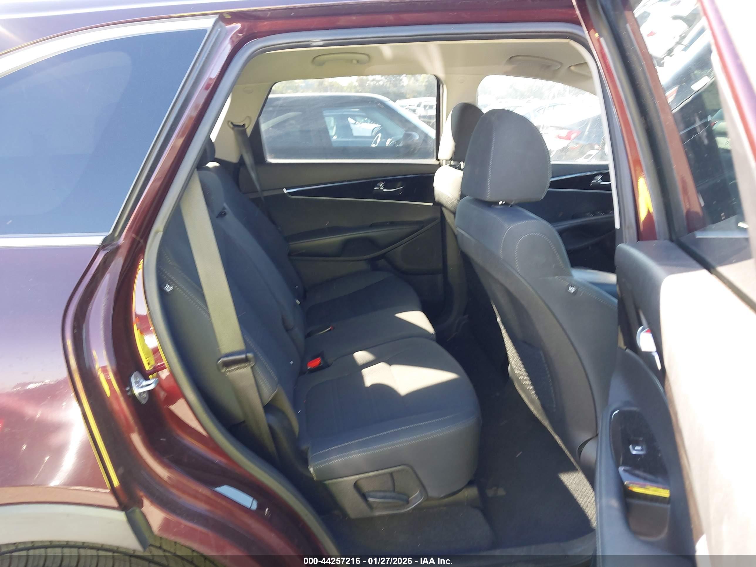 KIA SORENTO image 8