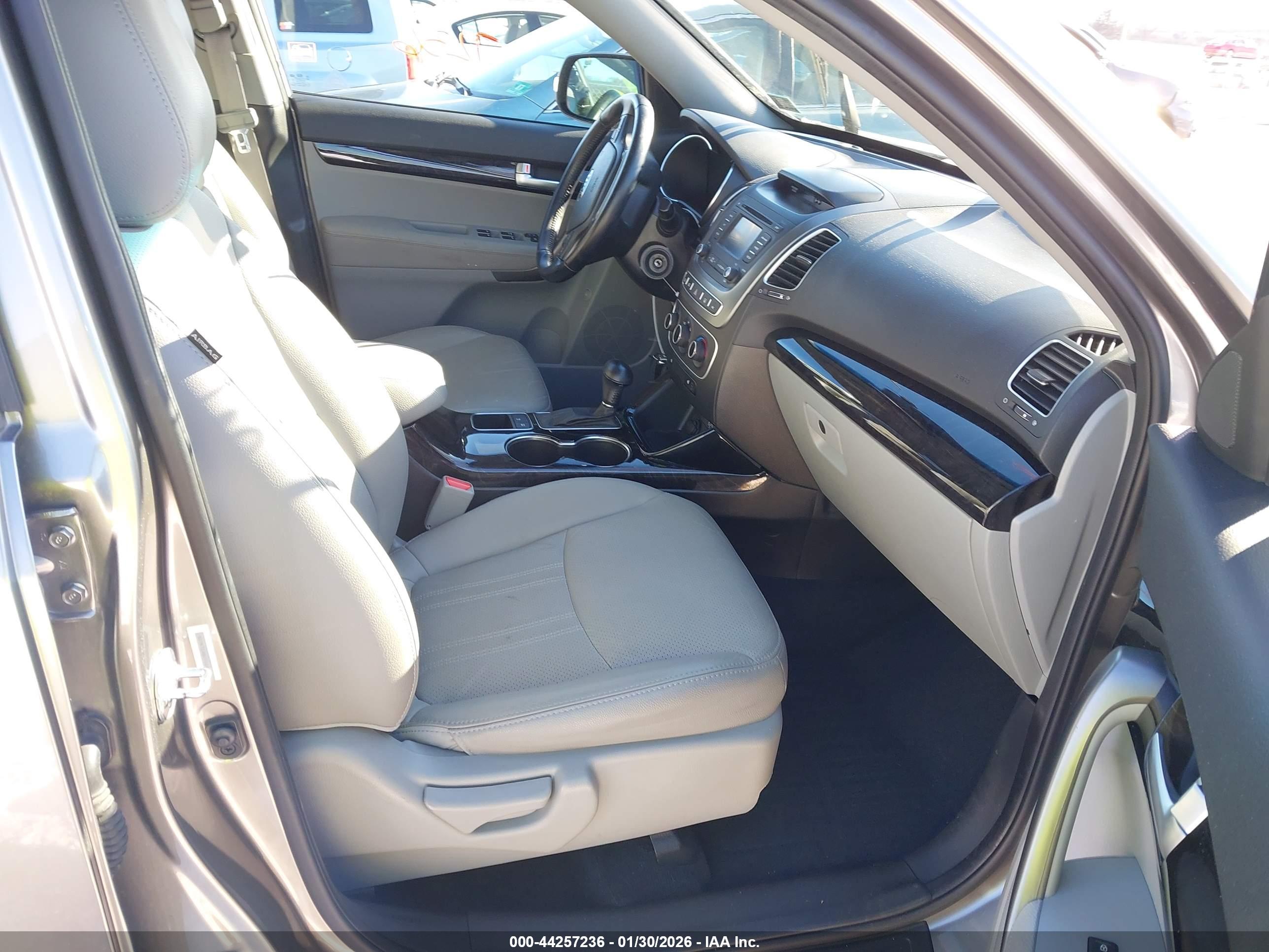 KIA SORENTO image 5
