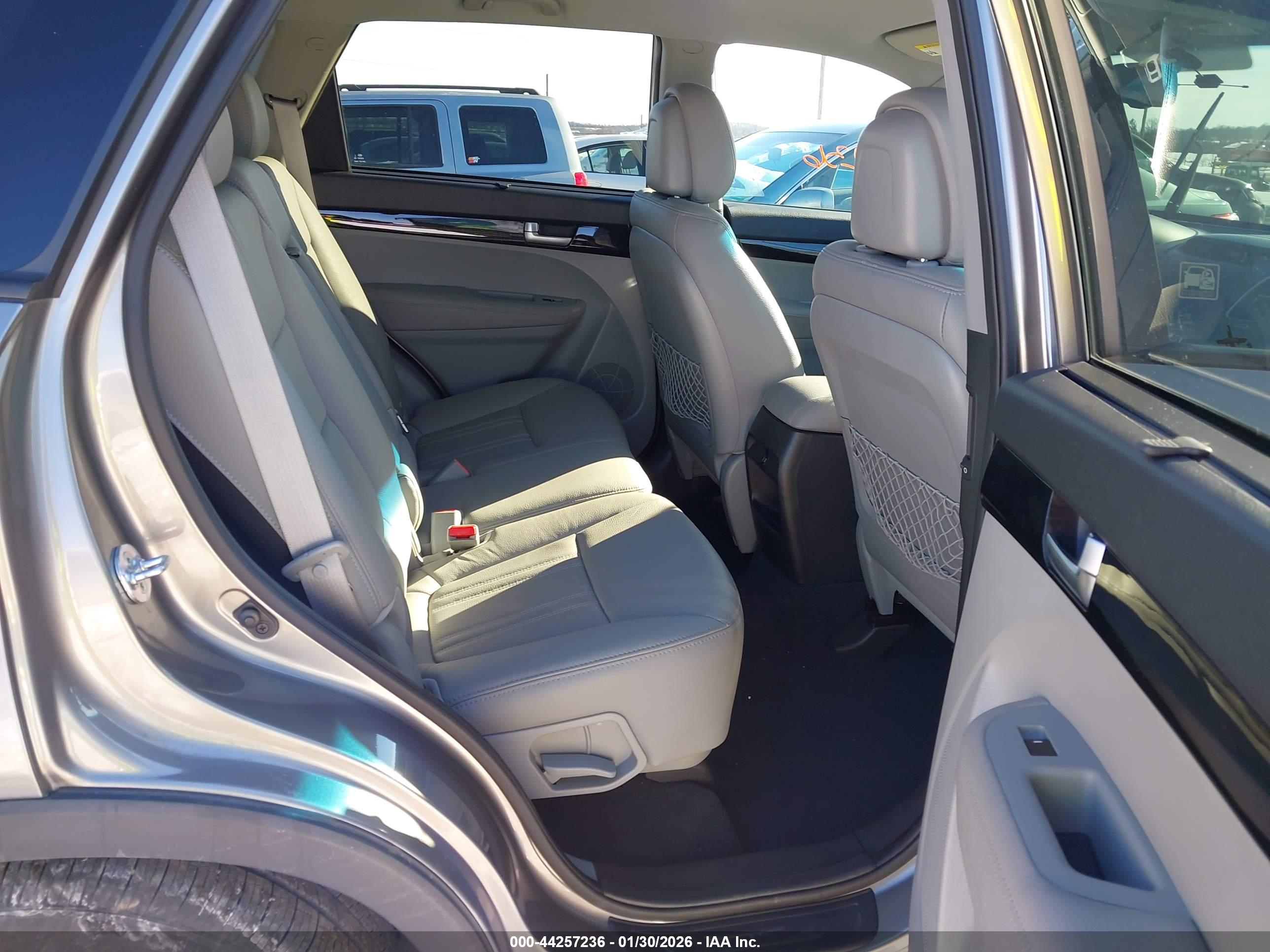 KIA SORENTO image 8