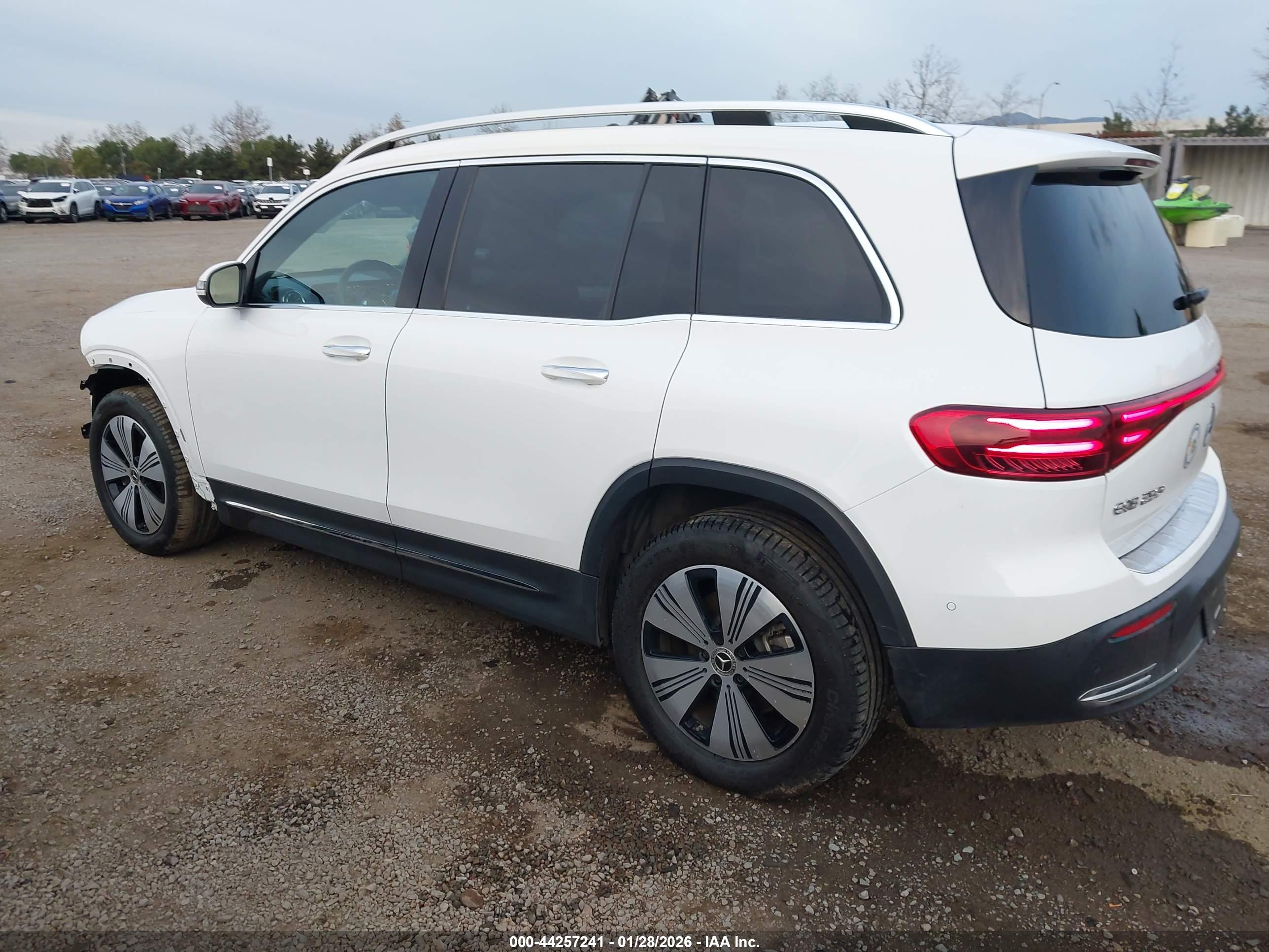 MERCEDES-BENZ EQB image 3