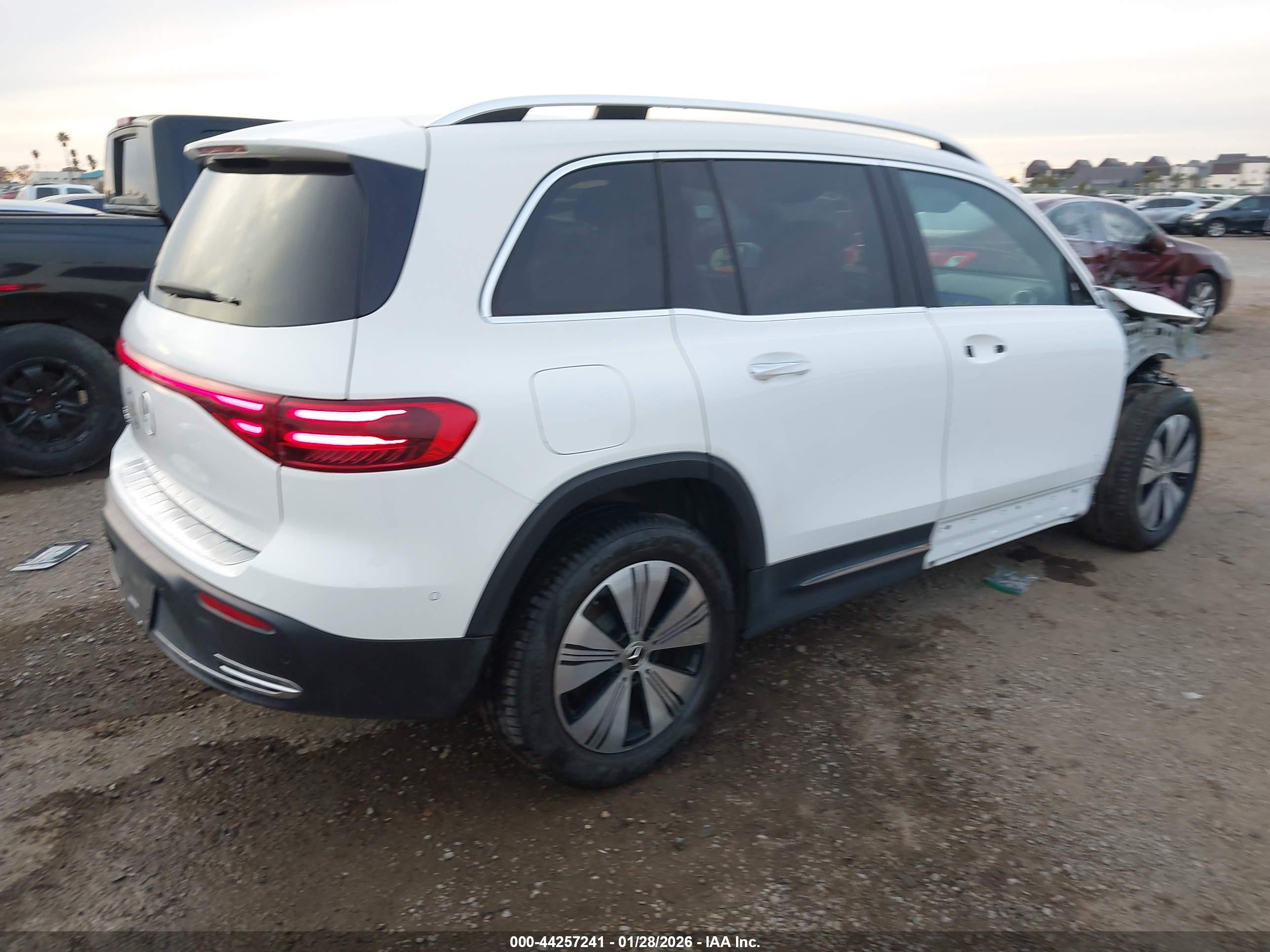 MERCEDES-BENZ EQB image 4