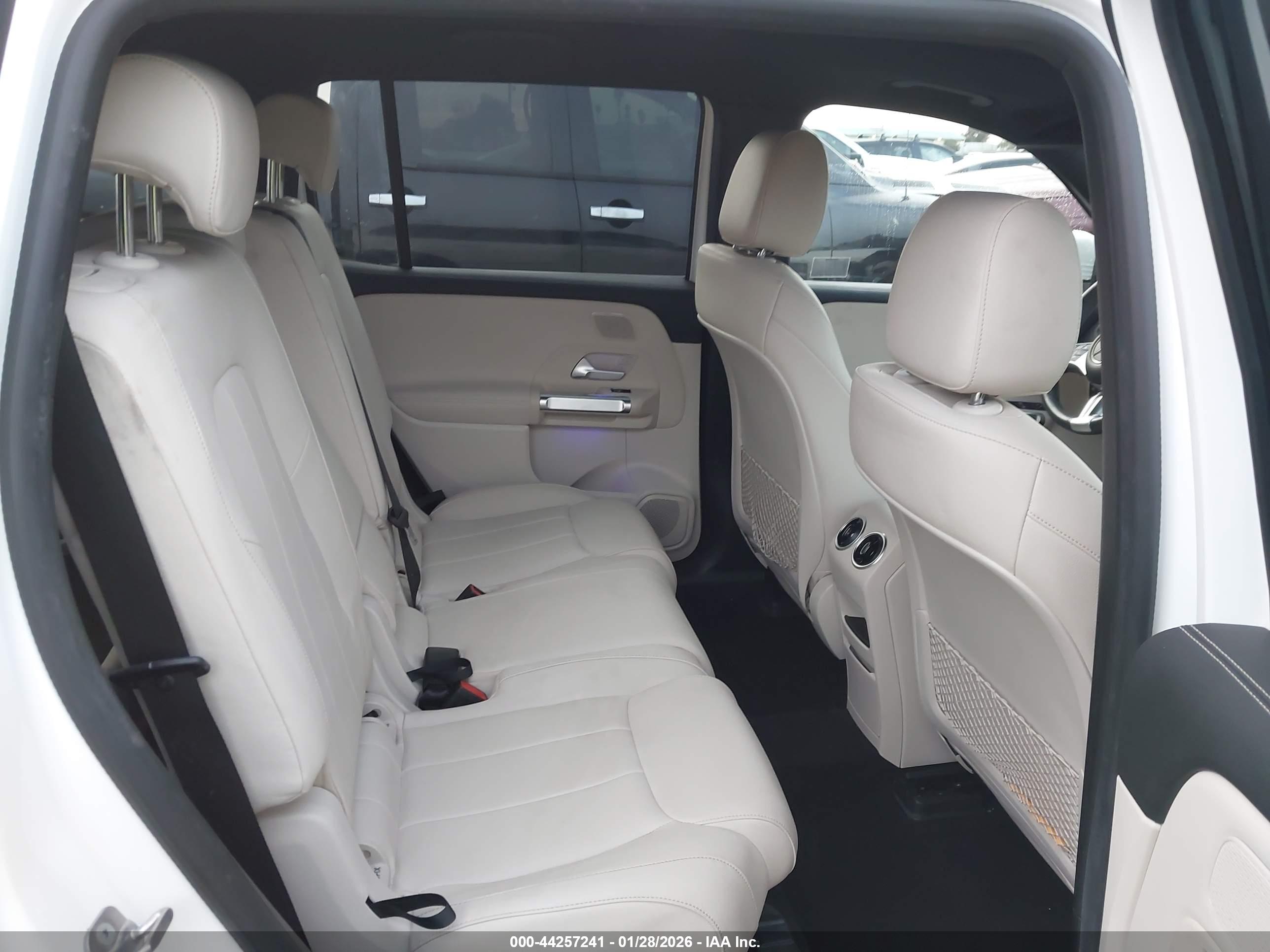 MERCEDES-BENZ EQB image 8