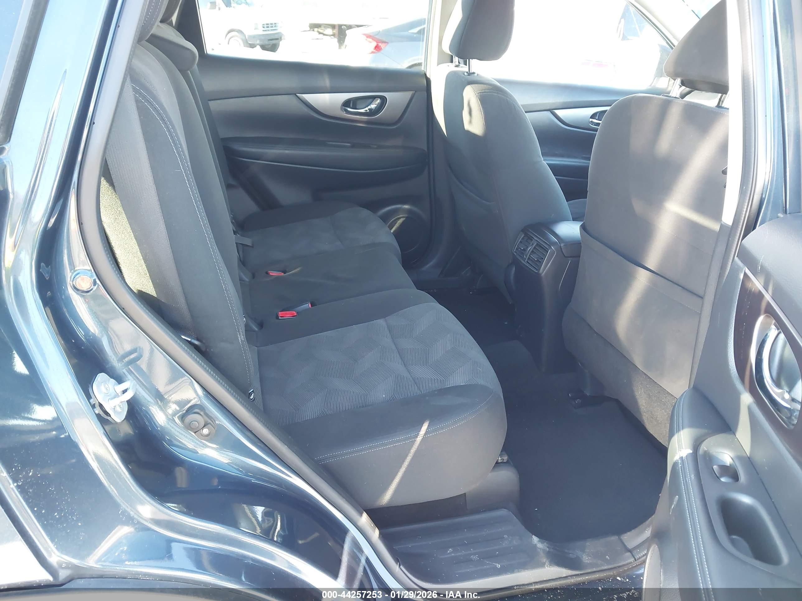 NISSAN ROGUE image 8