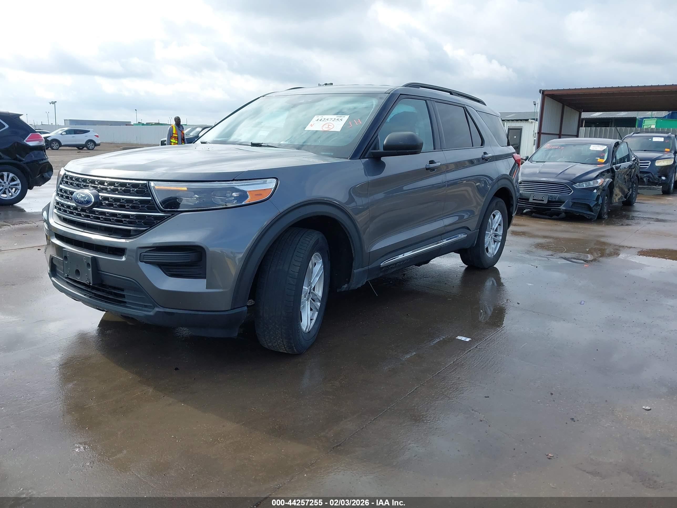FORD EXPLORER image 2