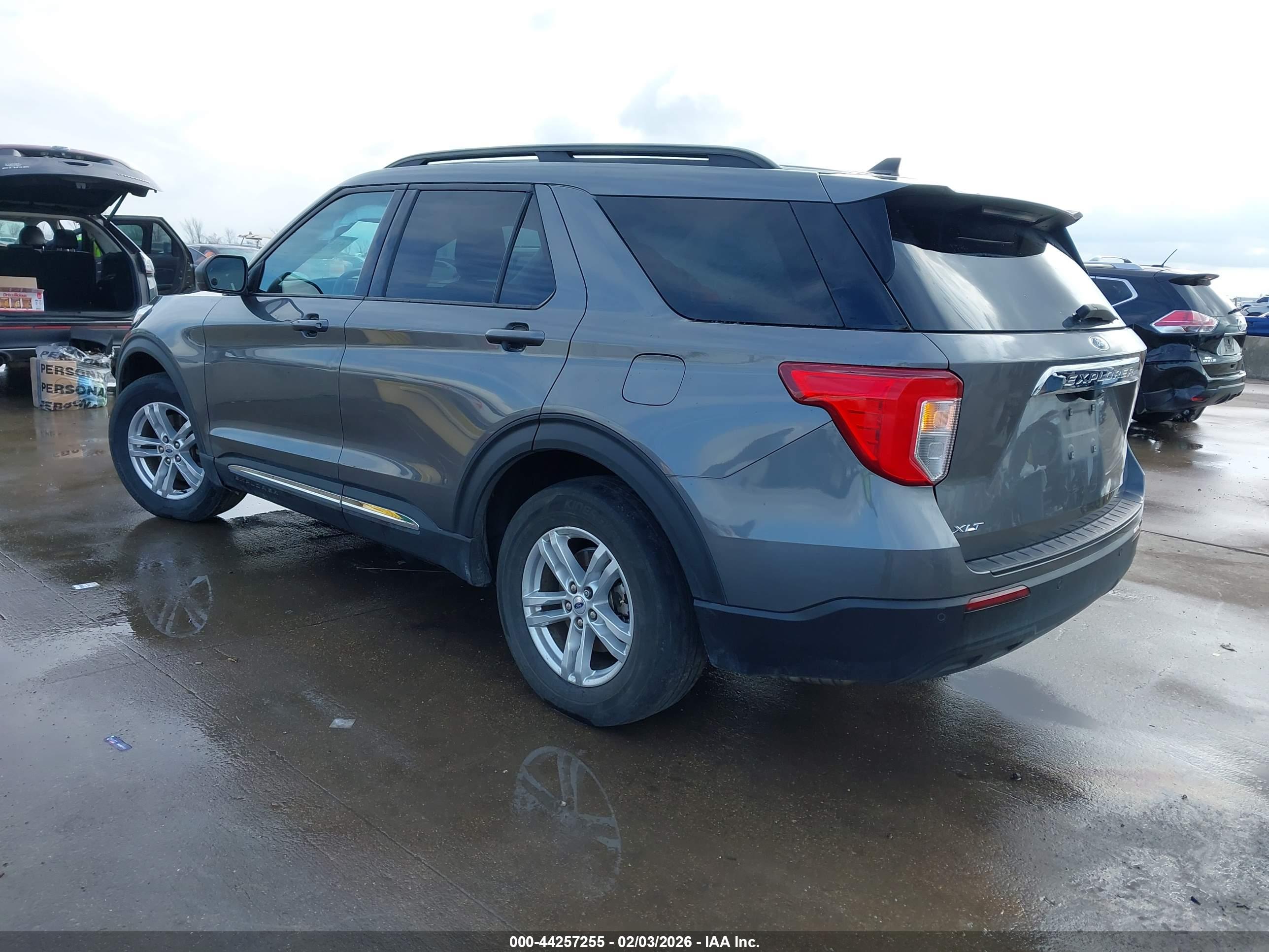 FORD EXPLORER image 3