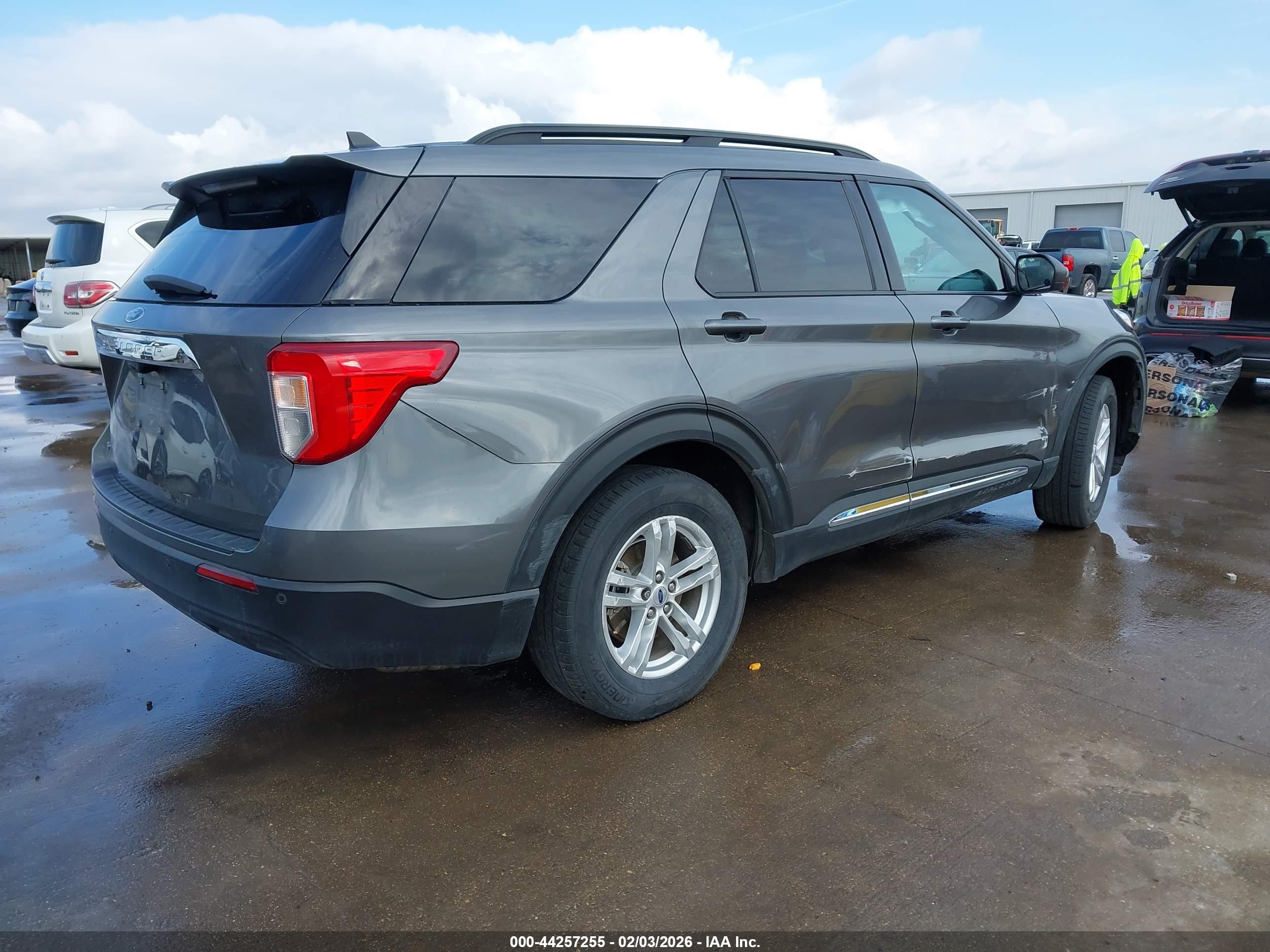 FORD EXPLORER image 4