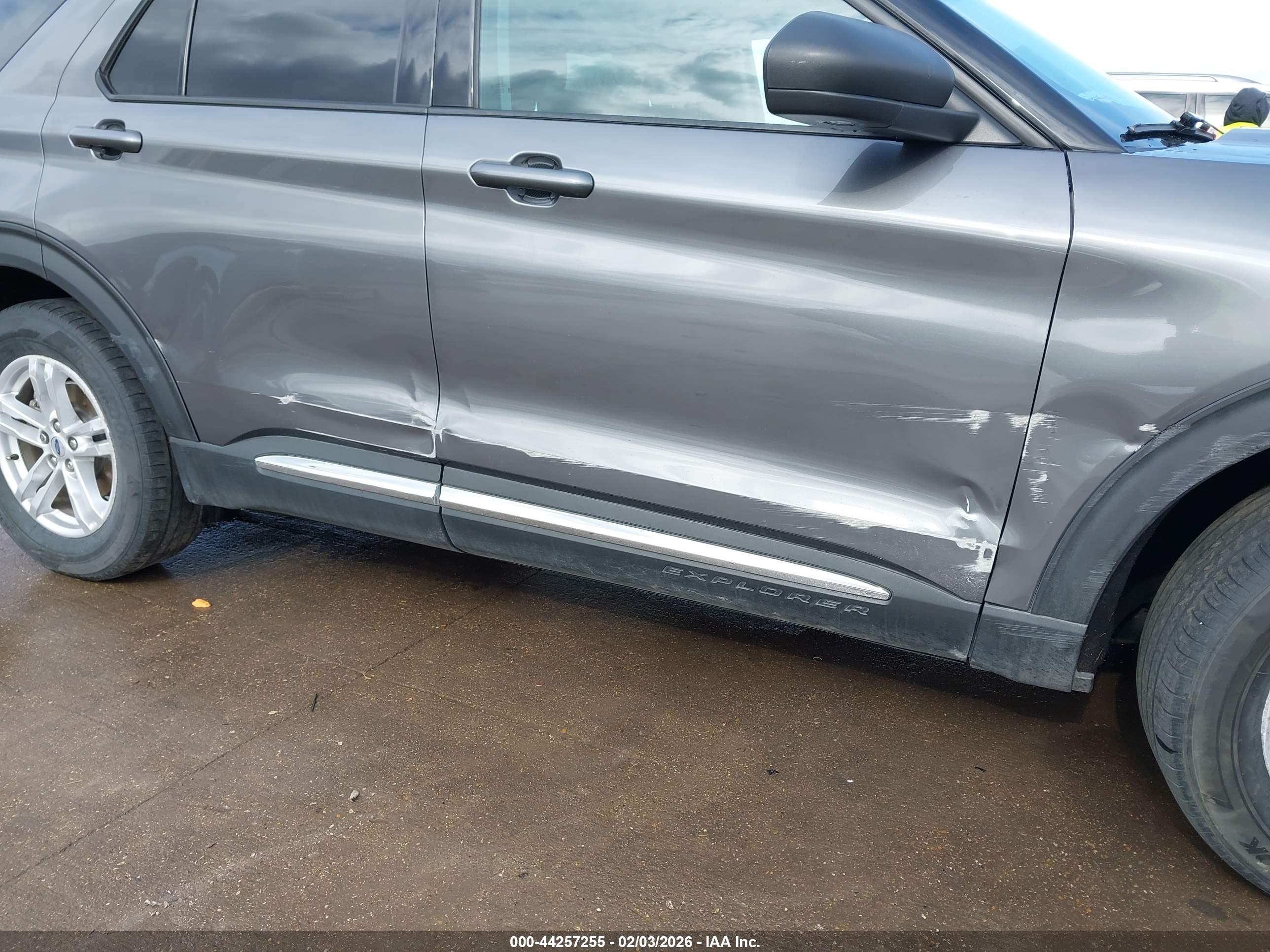 FORD EXPLORER image 6