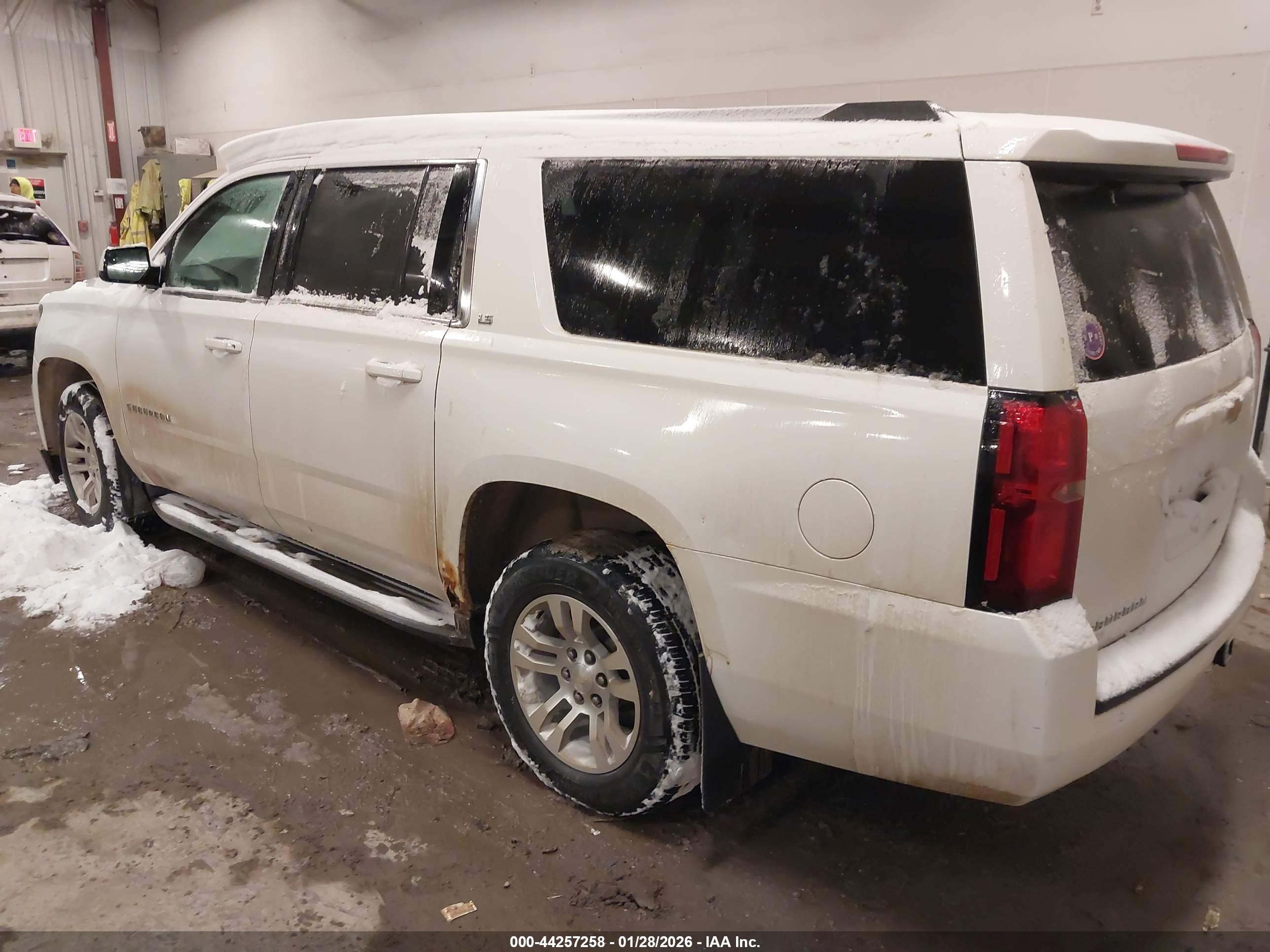 CHEVROLET SUBURBAN image 3