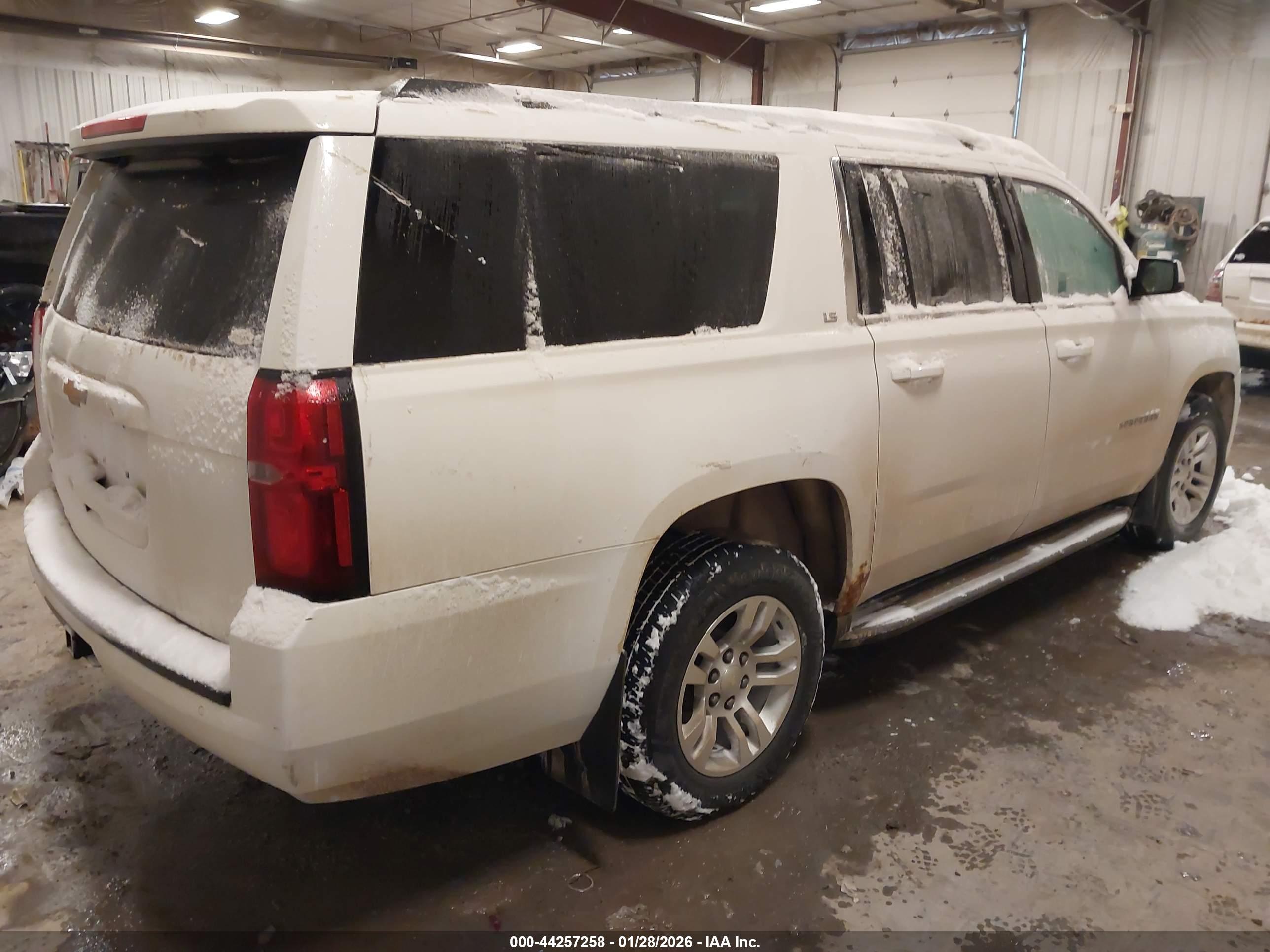 CHEVROLET SUBURBAN image 4