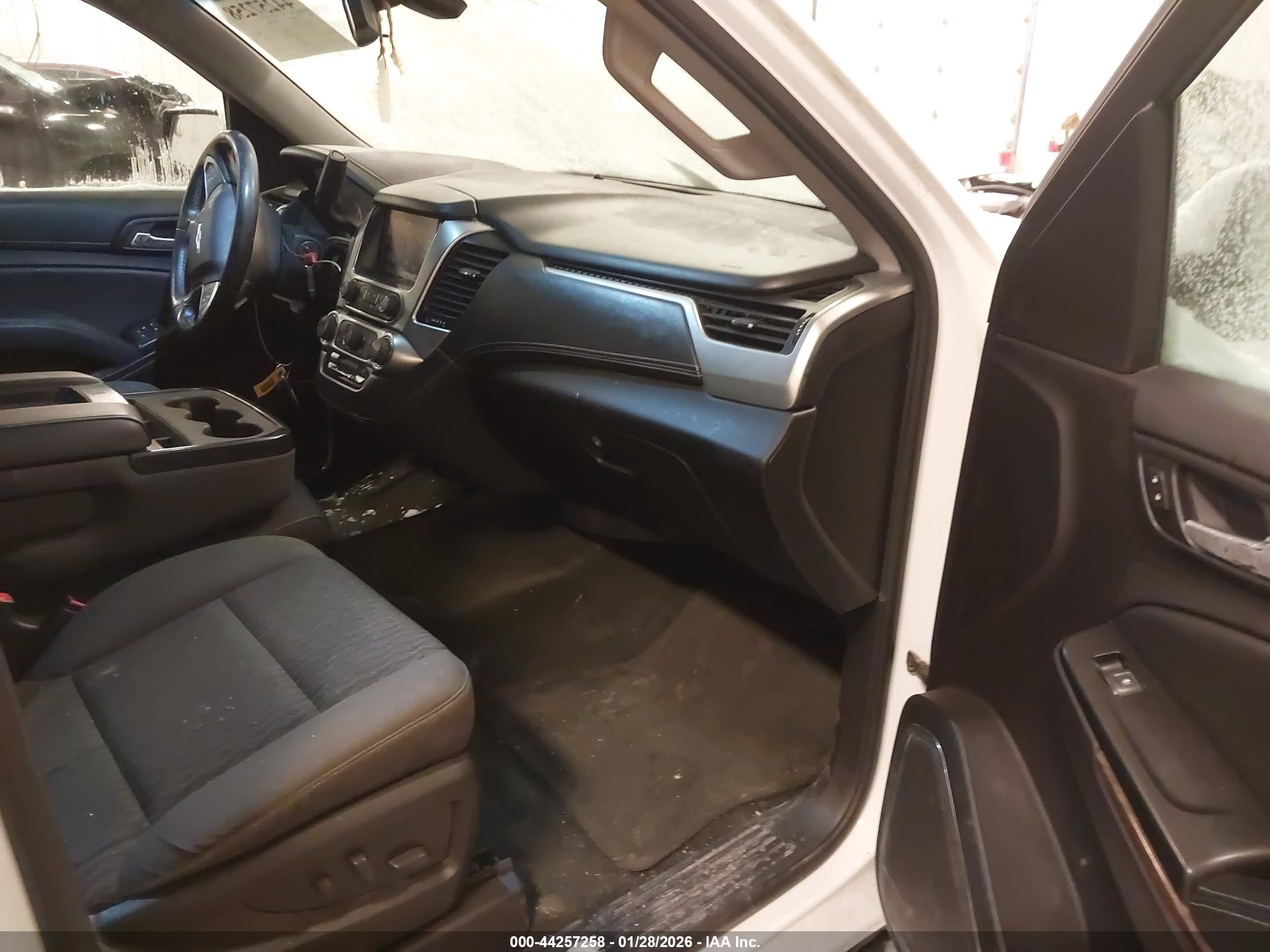 CHEVROLET SUBURBAN image 5