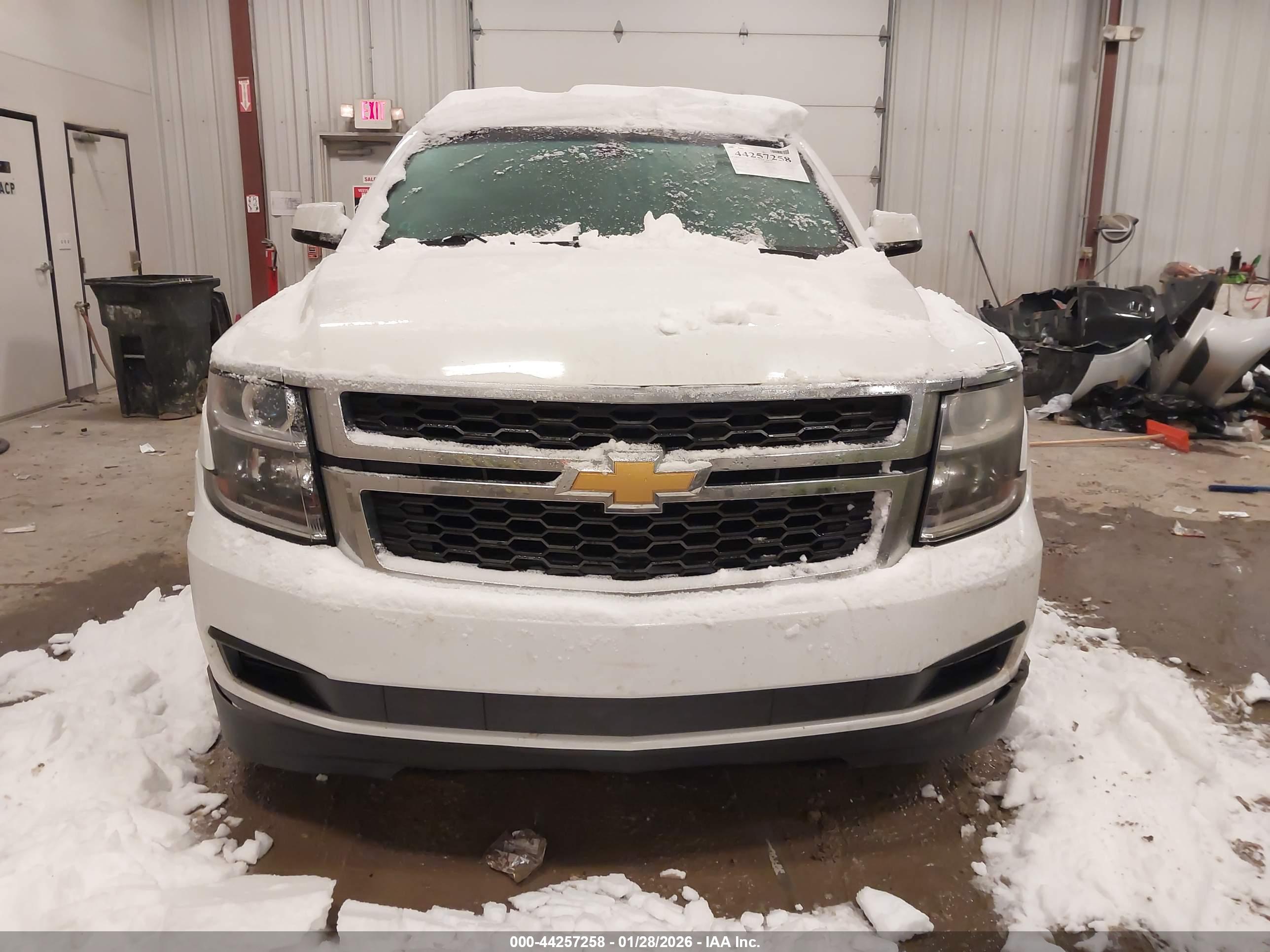 CHEVROLET SUBURBAN image 6