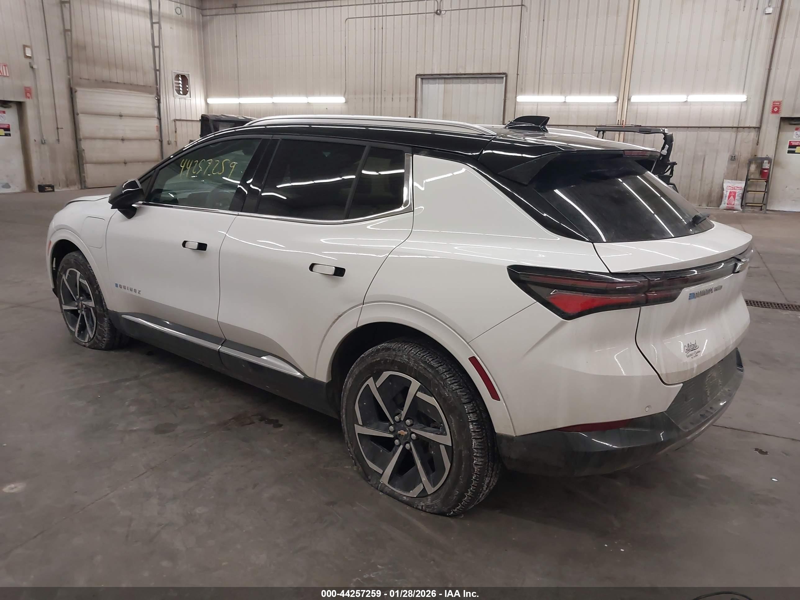 CHEVROLET EQUINOX image 3