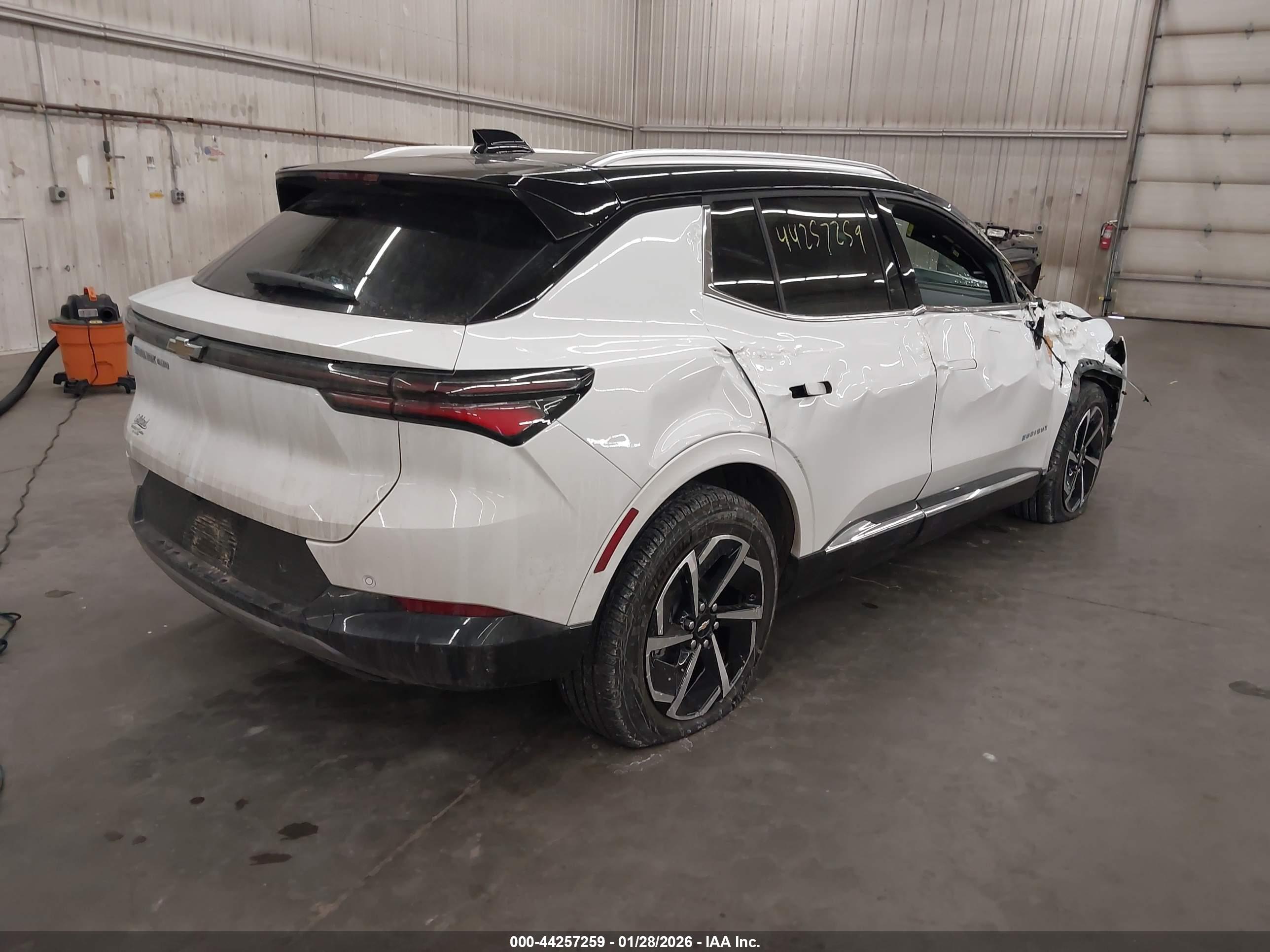 CHEVROLET EQUINOX image 4