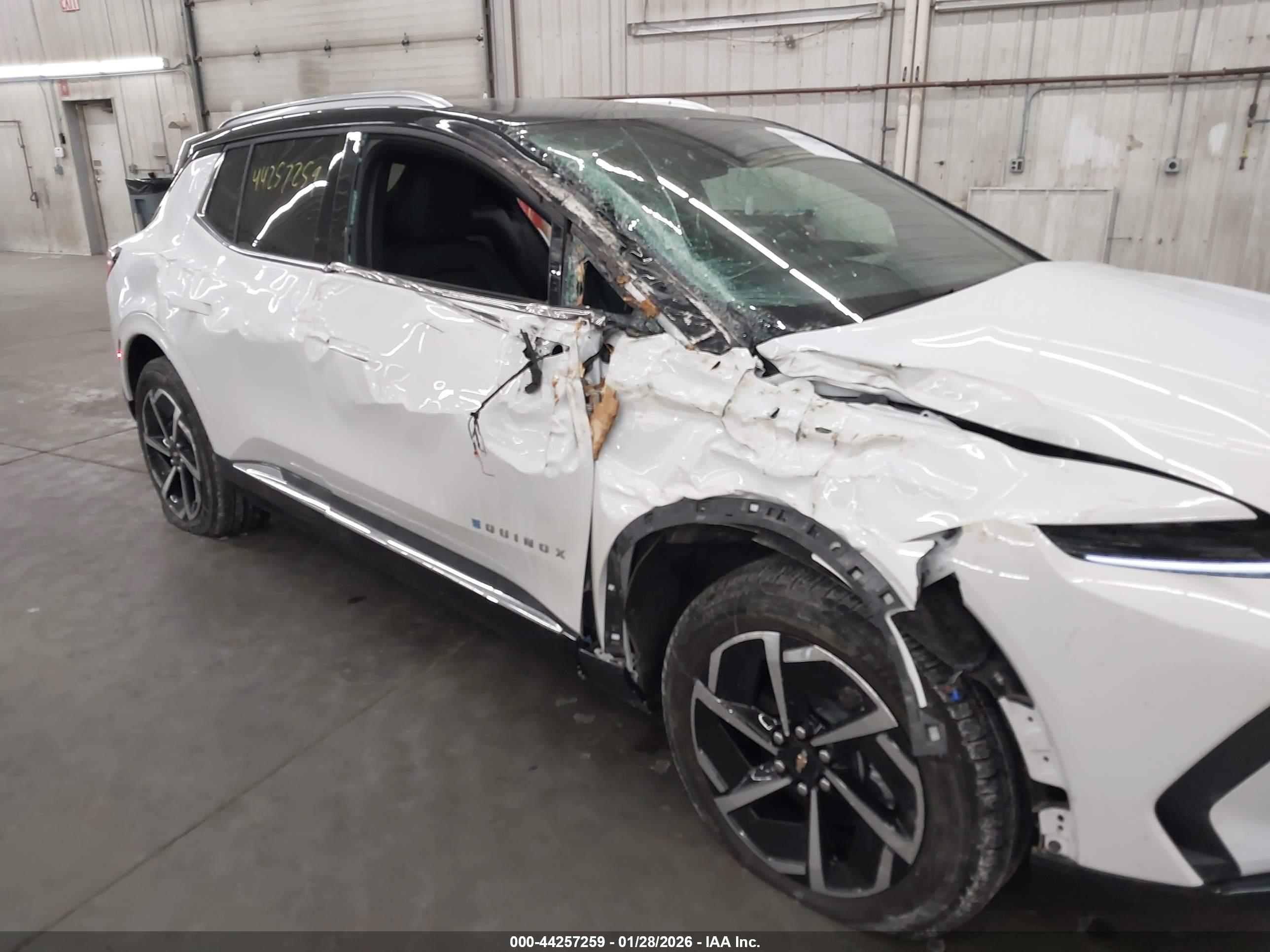 CHEVROLET EQUINOX image 6