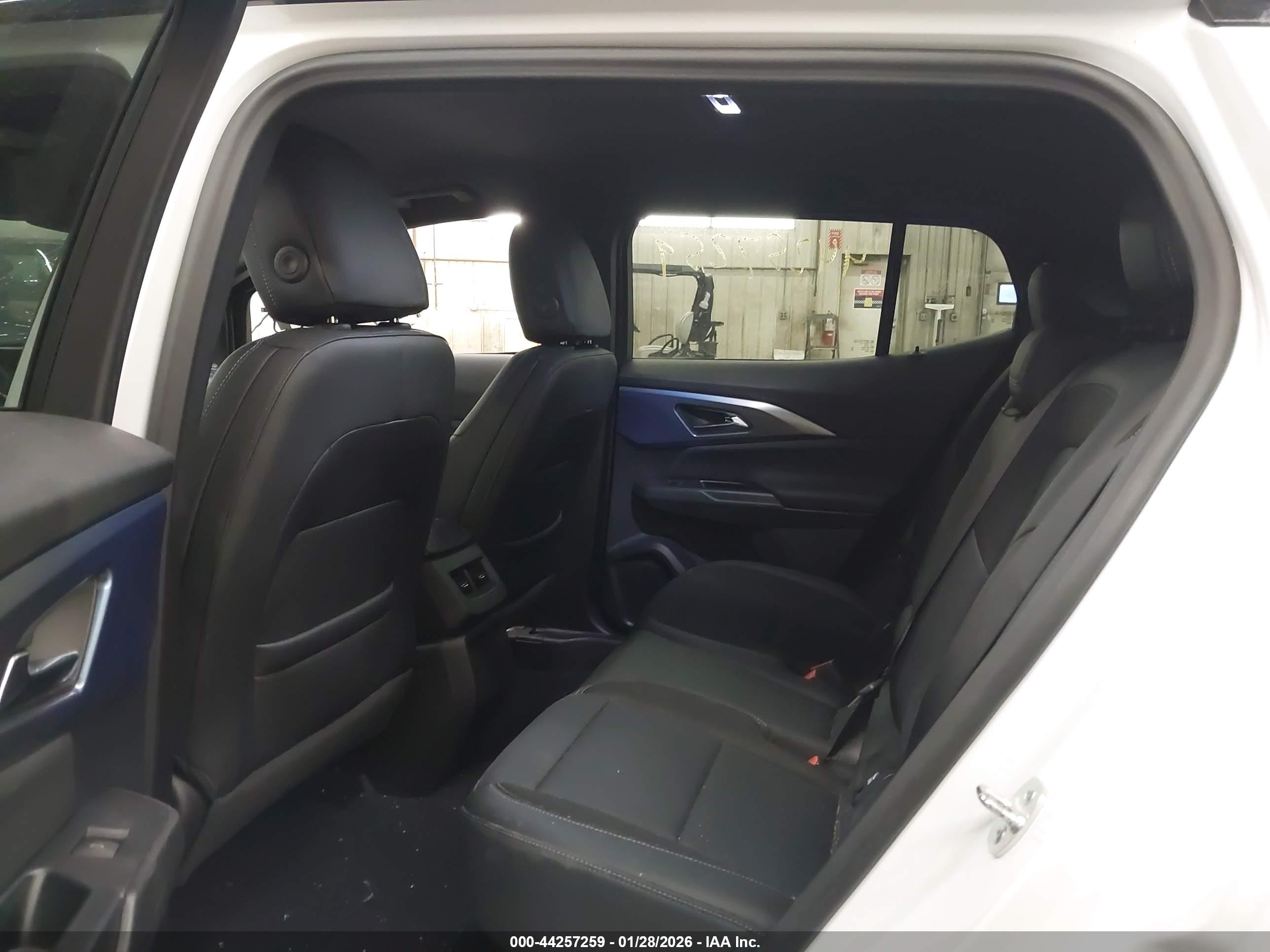 CHEVROLET EQUINOX image 8