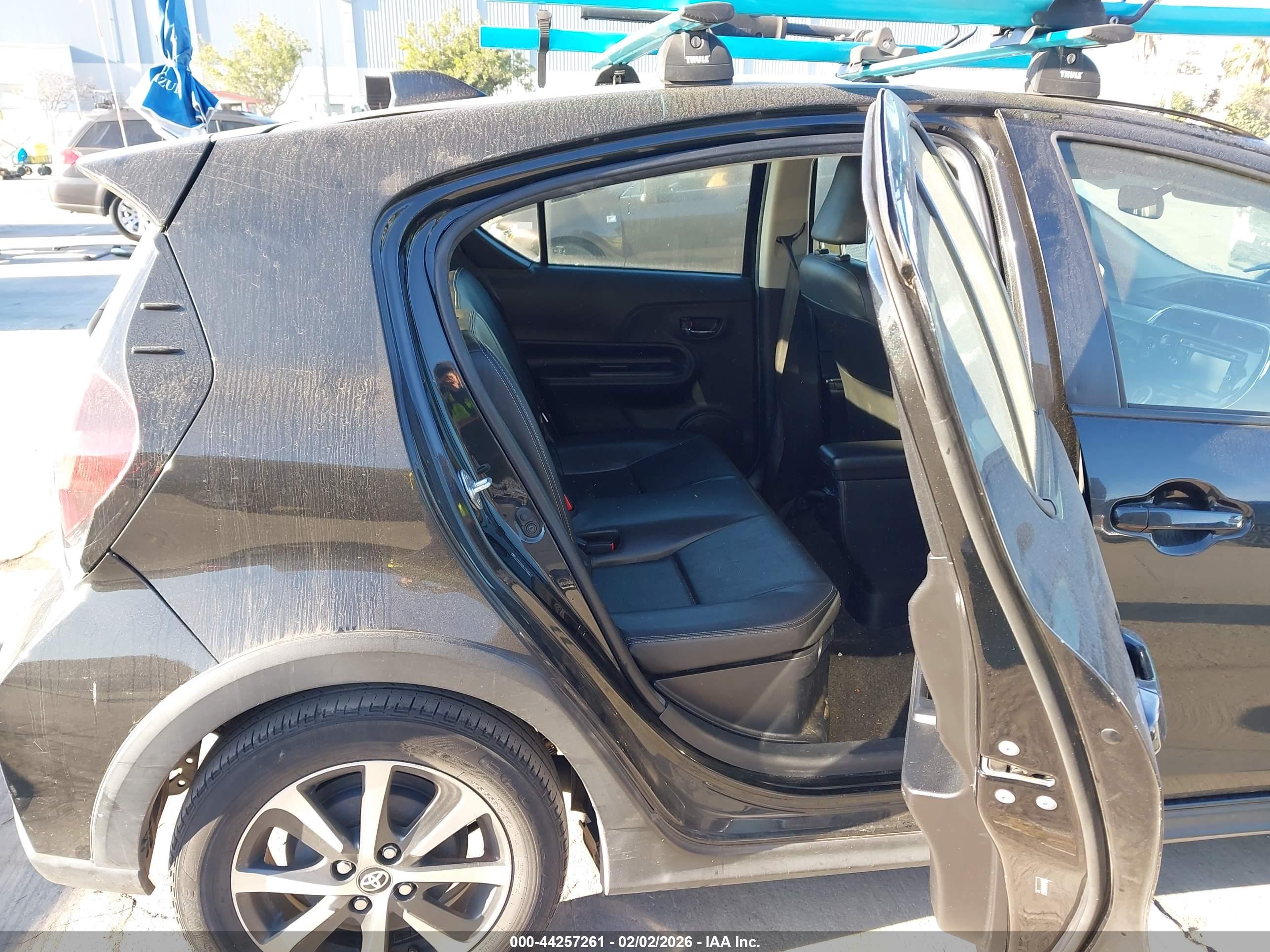 TOYOTA PRIUS image 8