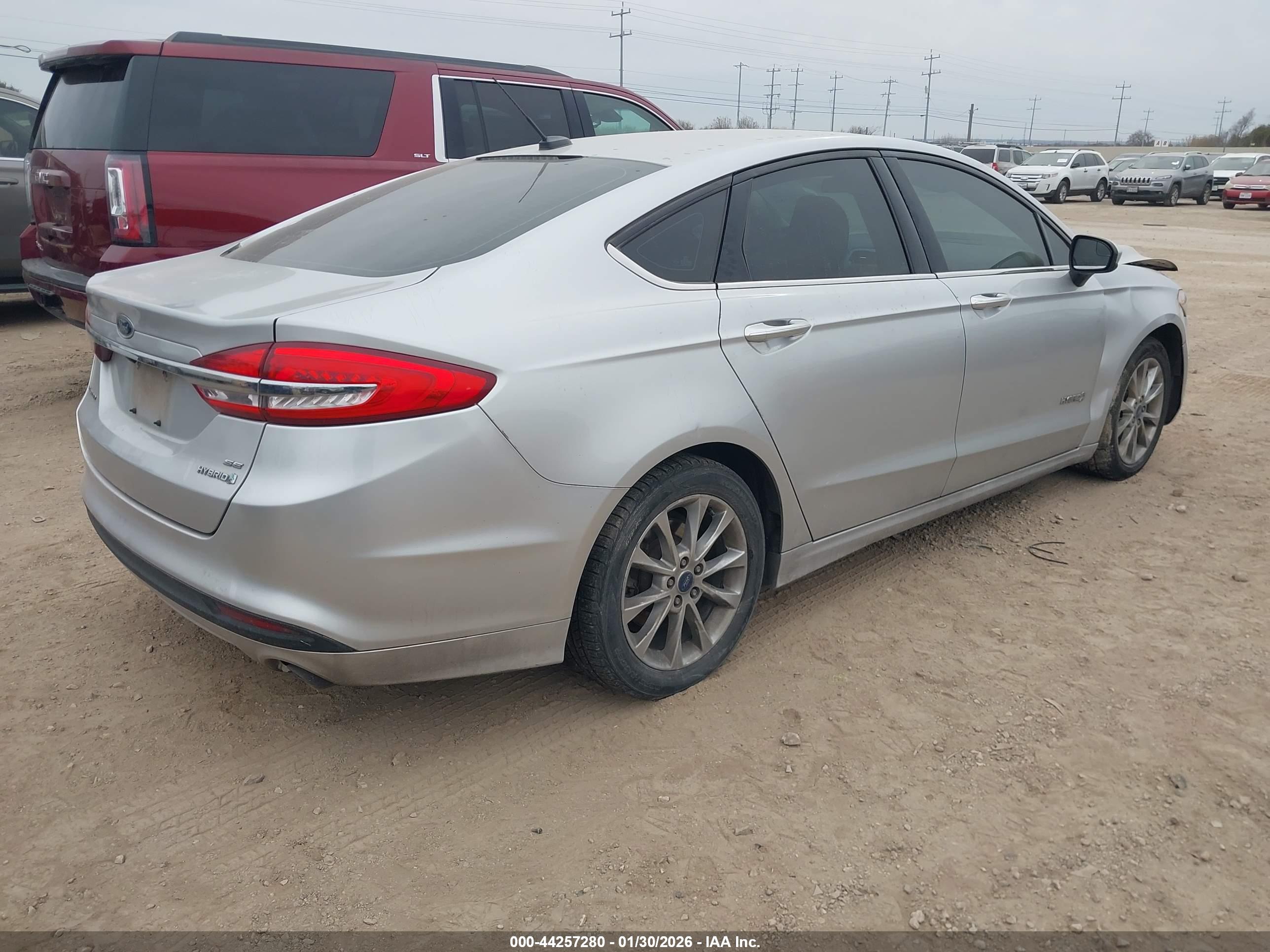 FORD FUSION image 4