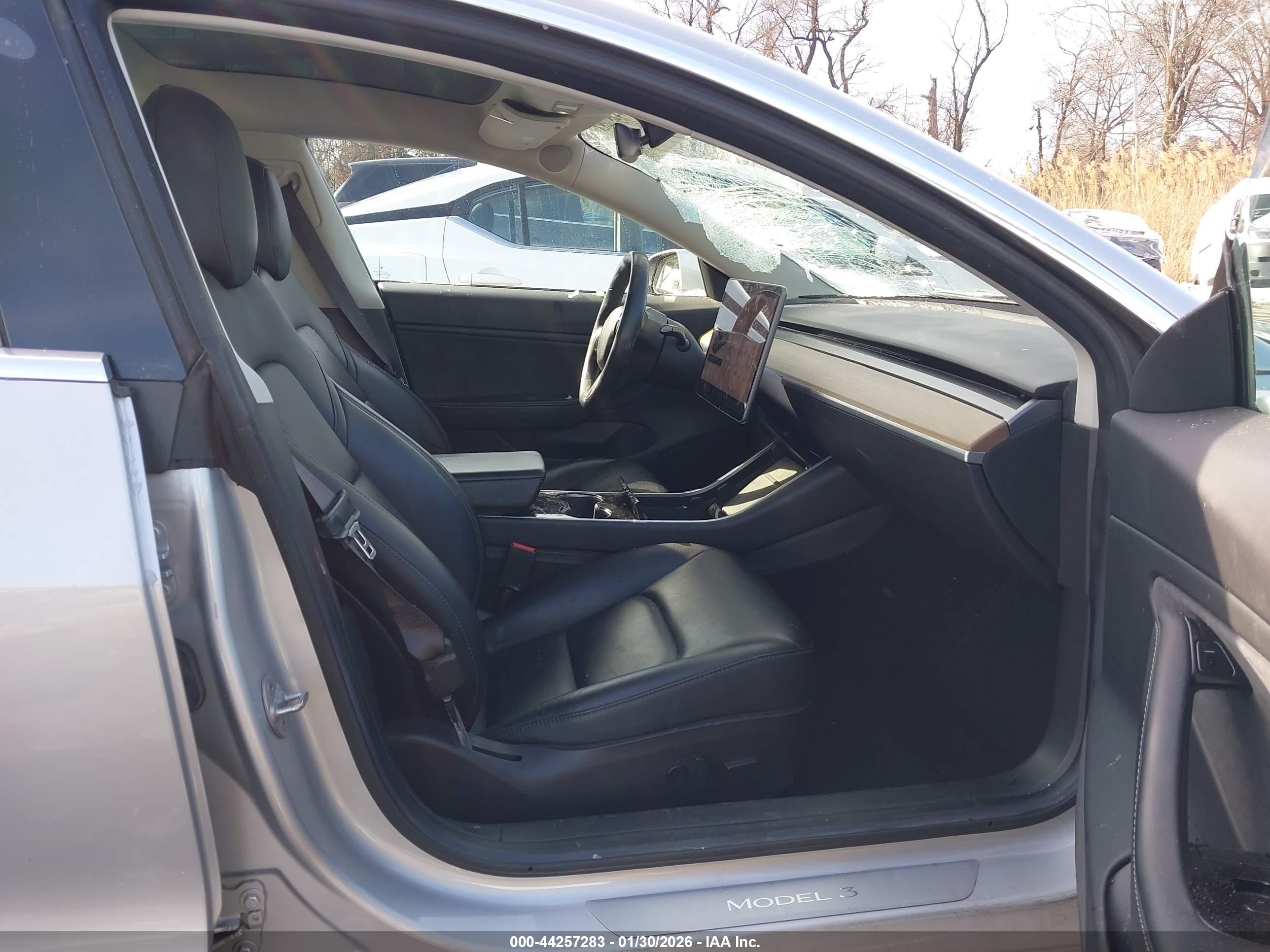 TESLA MODEL image 5