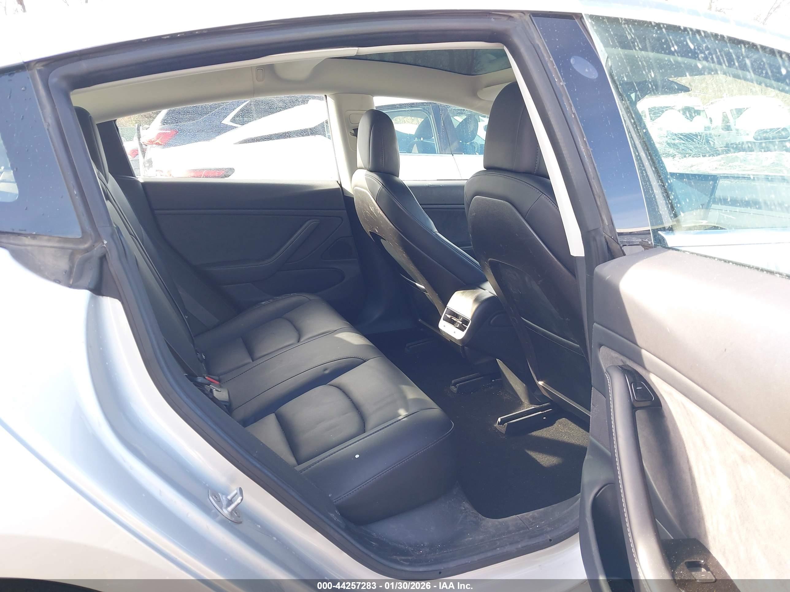 TESLA MODEL image 8