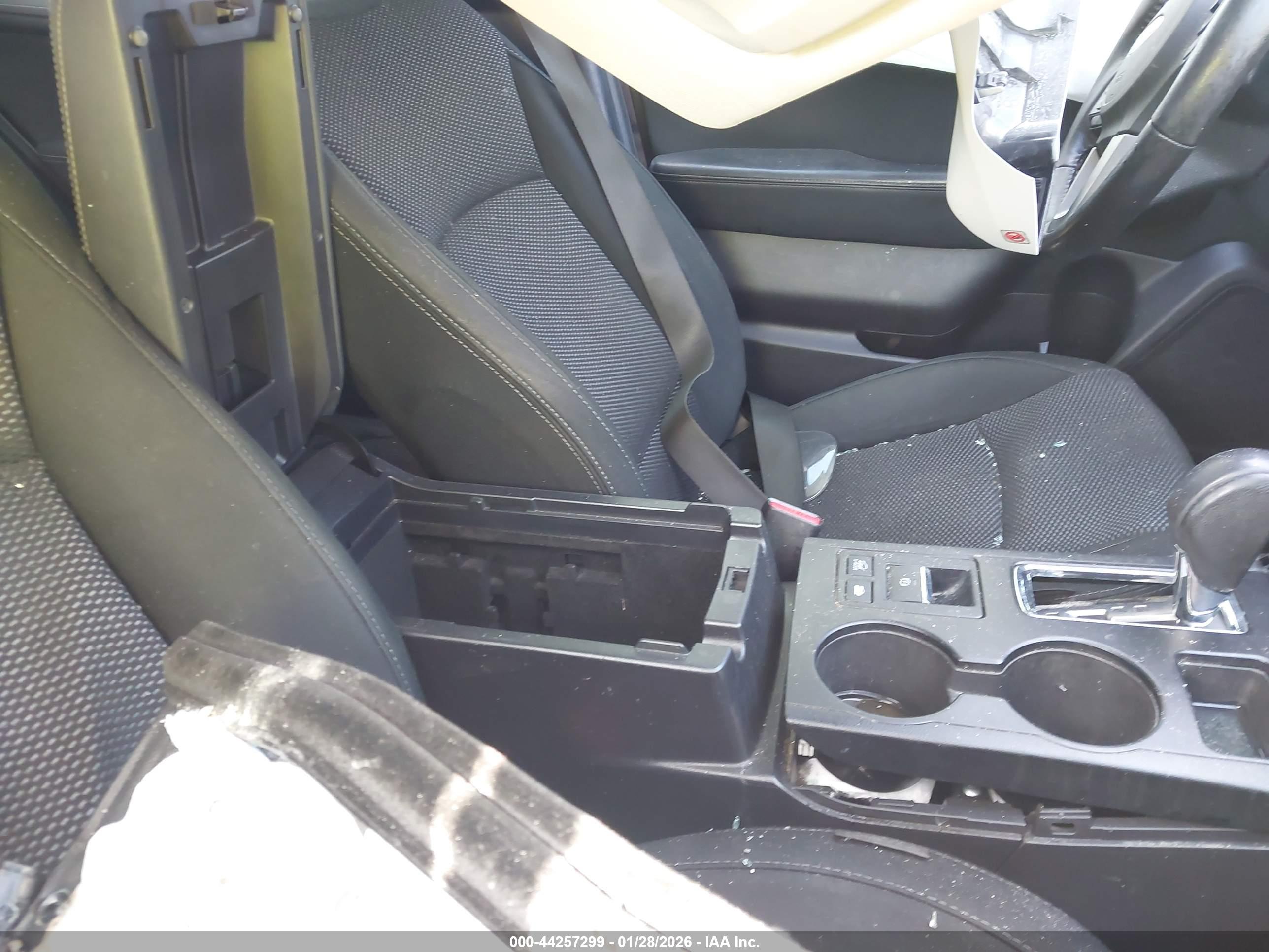 SUBARU OUTBACK image 5