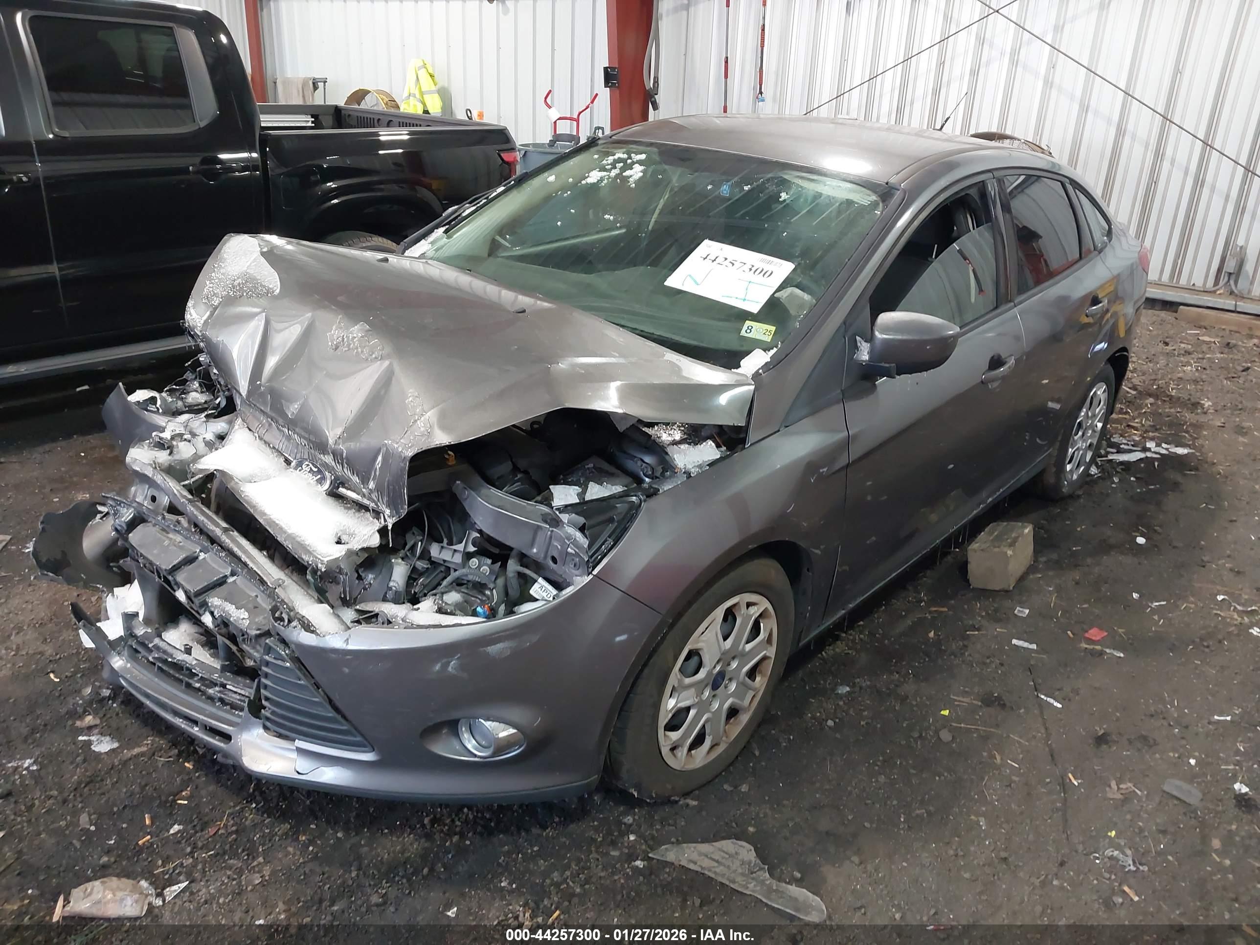 FORD FOCUS image 2