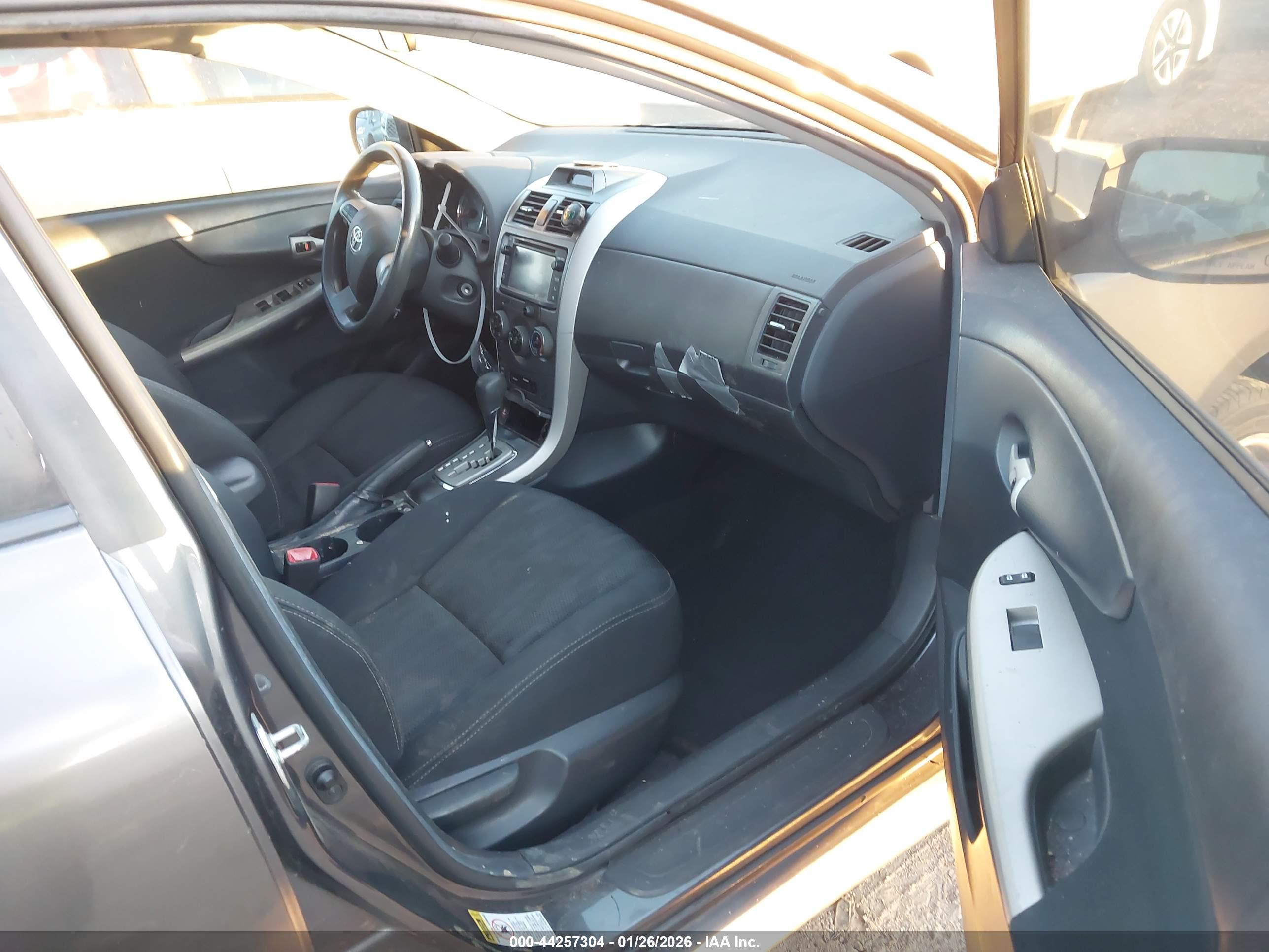 TOYOTA COROLLA image 5